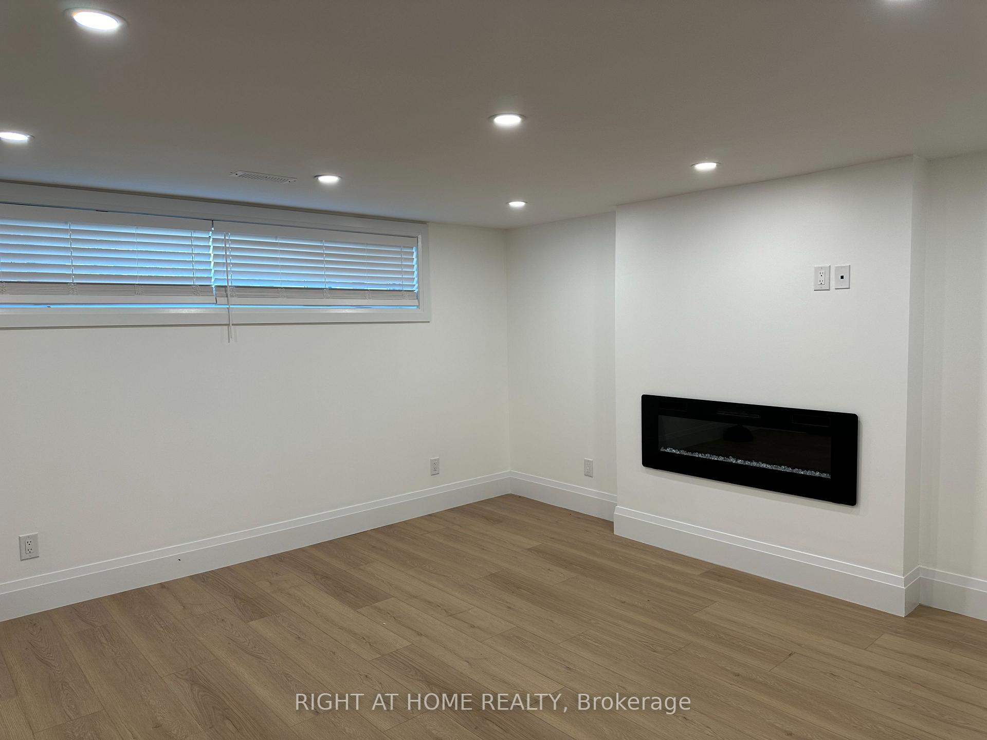 Photo 17 of 52 Sedgebrook Crescent, Etobicoke, Eringate-Centennial-West Deane — HOMEH