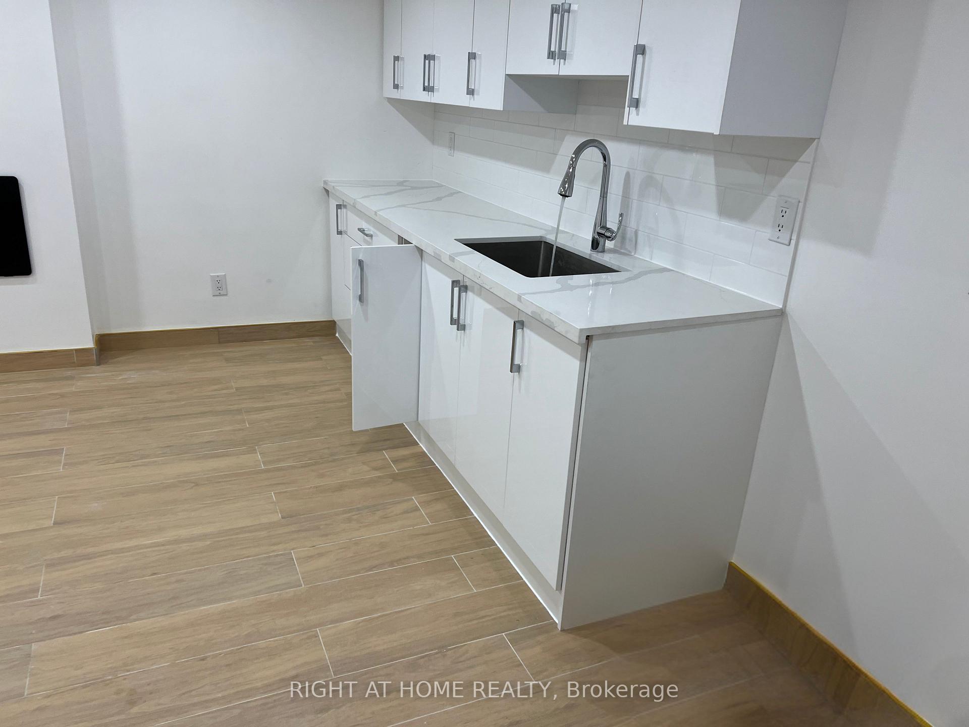 Photo 19 of 52 Sedgebrook Crescent, Etobicoke, Eringate-Centennial-West Deane — HOMEH