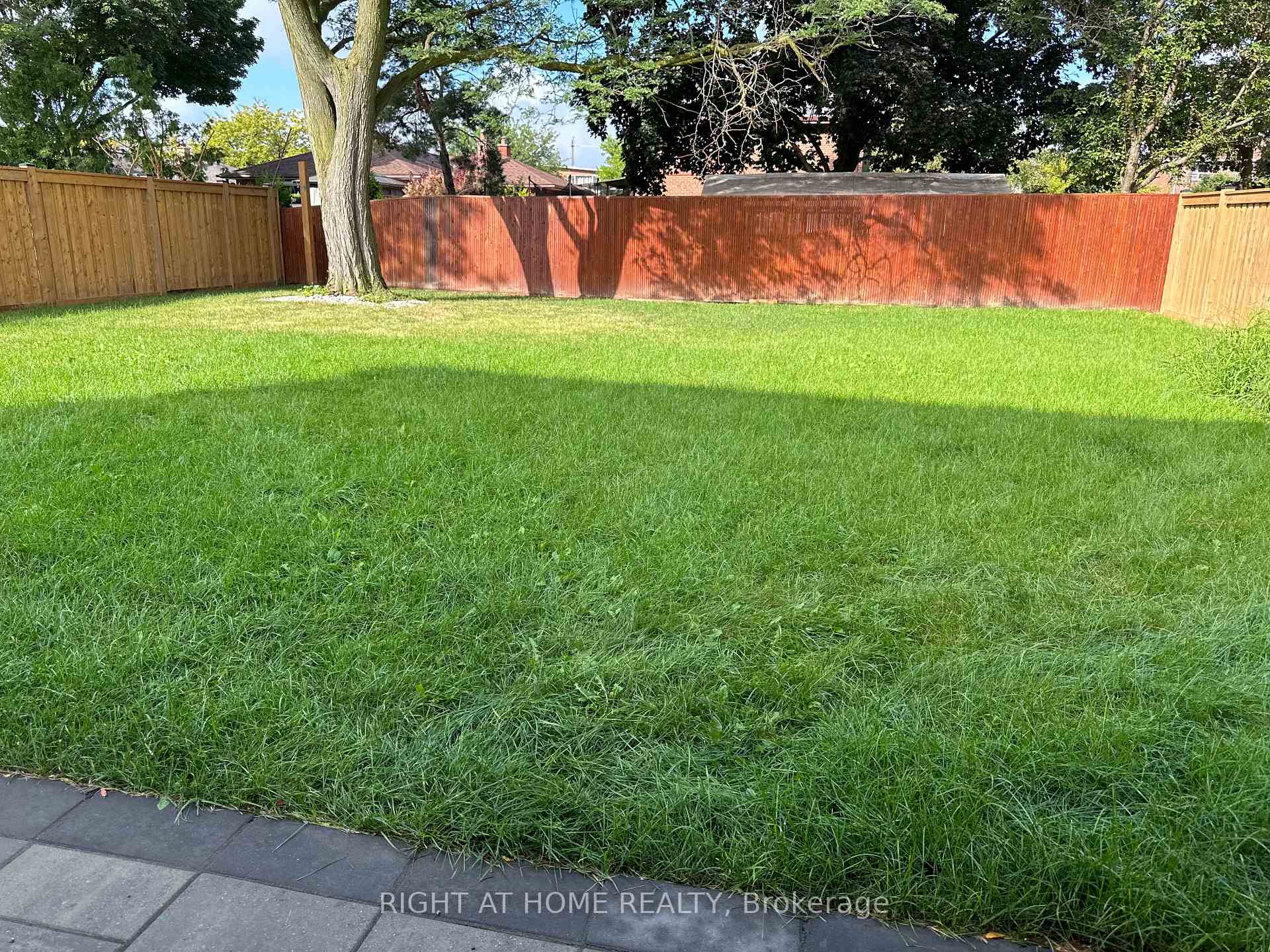 Photo 24 of 52 Sedgebrook Crescent, Etobicoke, Eringate-Centennial-West Deane — HOMEH