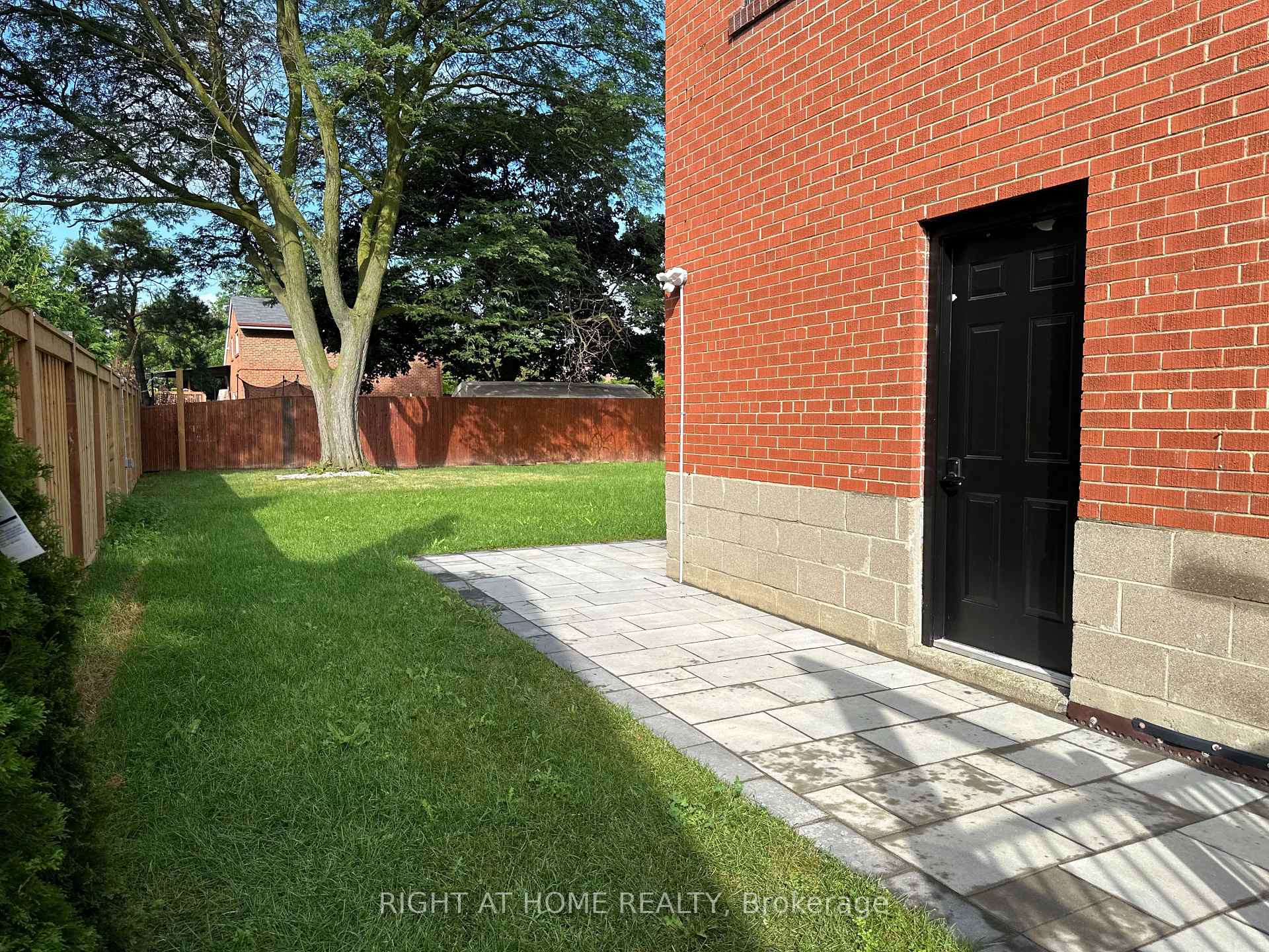 Photo 25 of 52 Sedgebrook Crescent, Etobicoke, Eringate-Centennial-West Deane — HOMEH