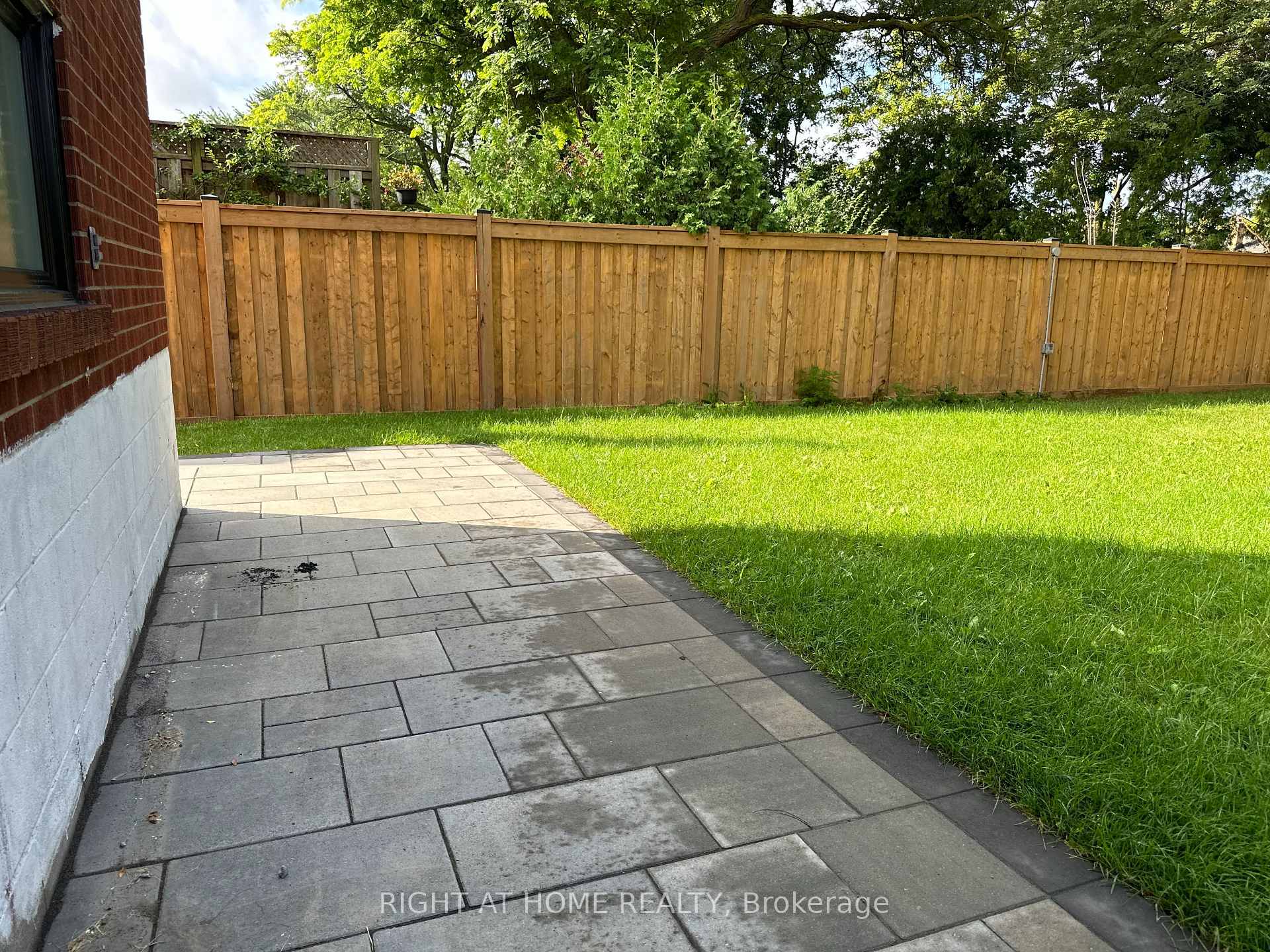 Photo 26 of 52 Sedgebrook Crescent, Etobicoke, Eringate-Centennial-West Deane — HOMEH