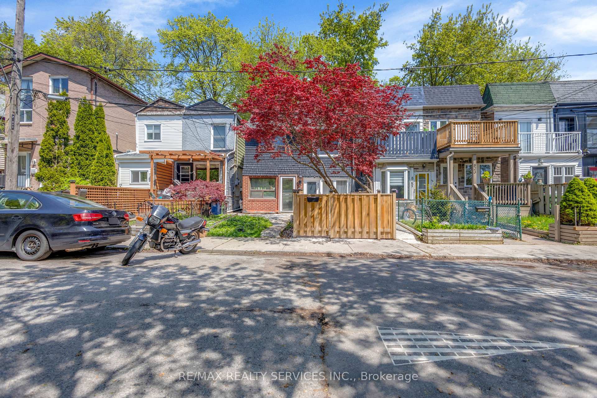 Photo 2 of 827 Craven Road, Toronto, Greenwood-Coxwell — HOMEH
