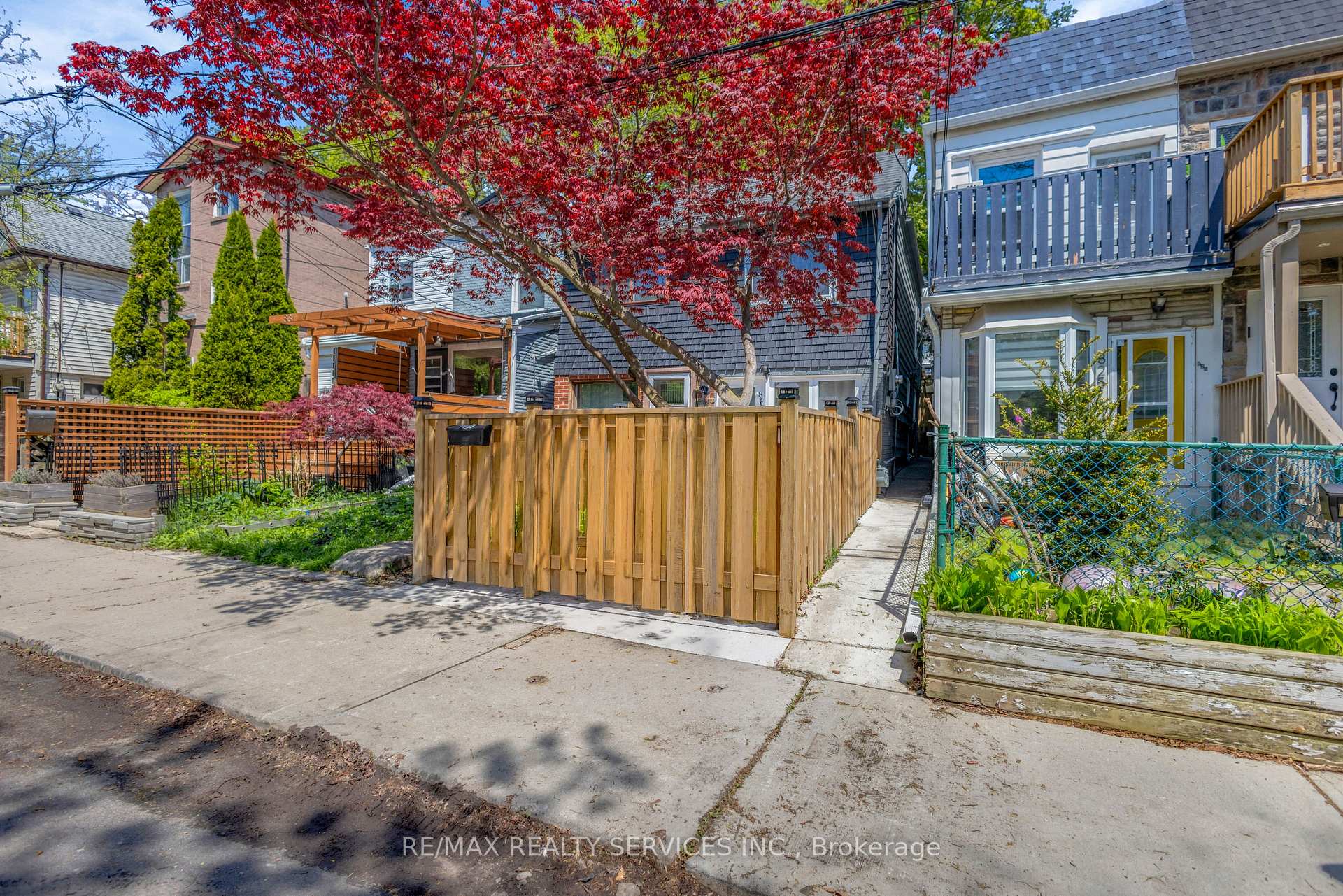 Photo 3 of 827 Craven Road, Toronto, Greenwood-Coxwell — HOMEH