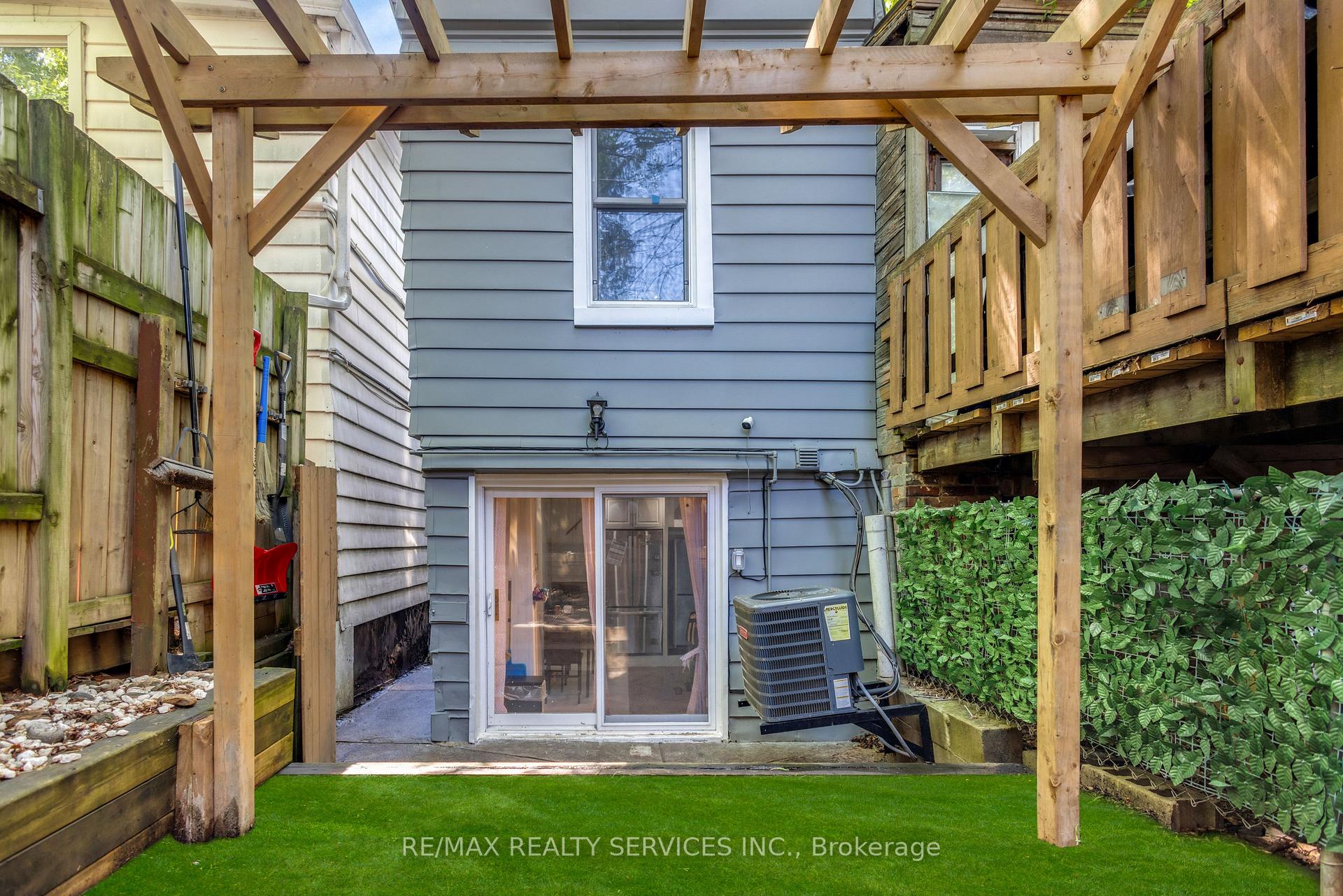 Photo 5 of 827 Craven Road, Toronto, Greenwood-Coxwell — HOMEH