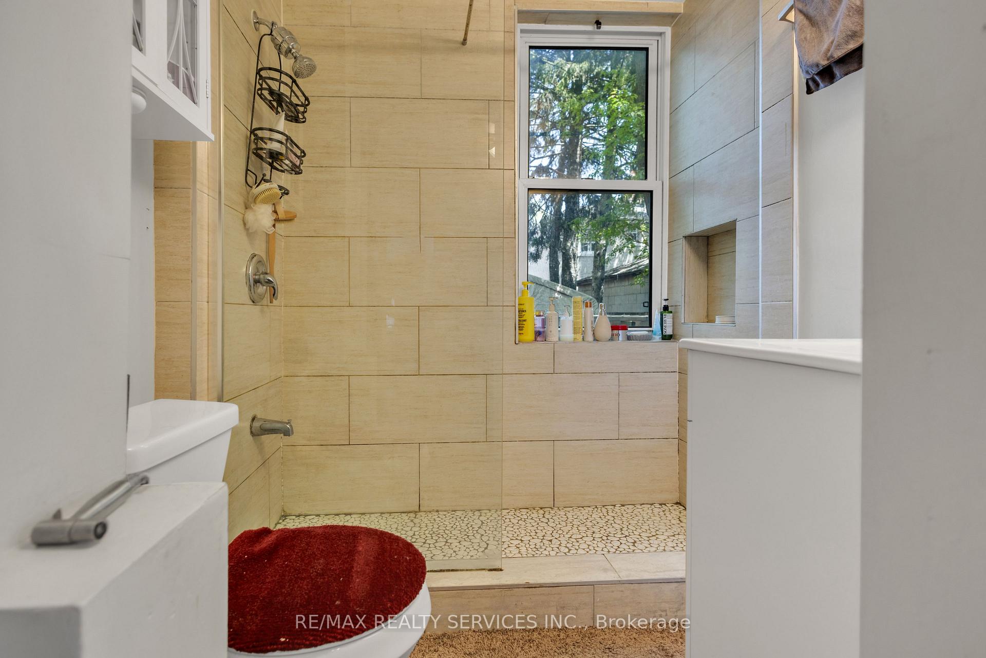 Photo 9 of 827 Craven Road, Toronto, Greenwood-Coxwell — HOMEH