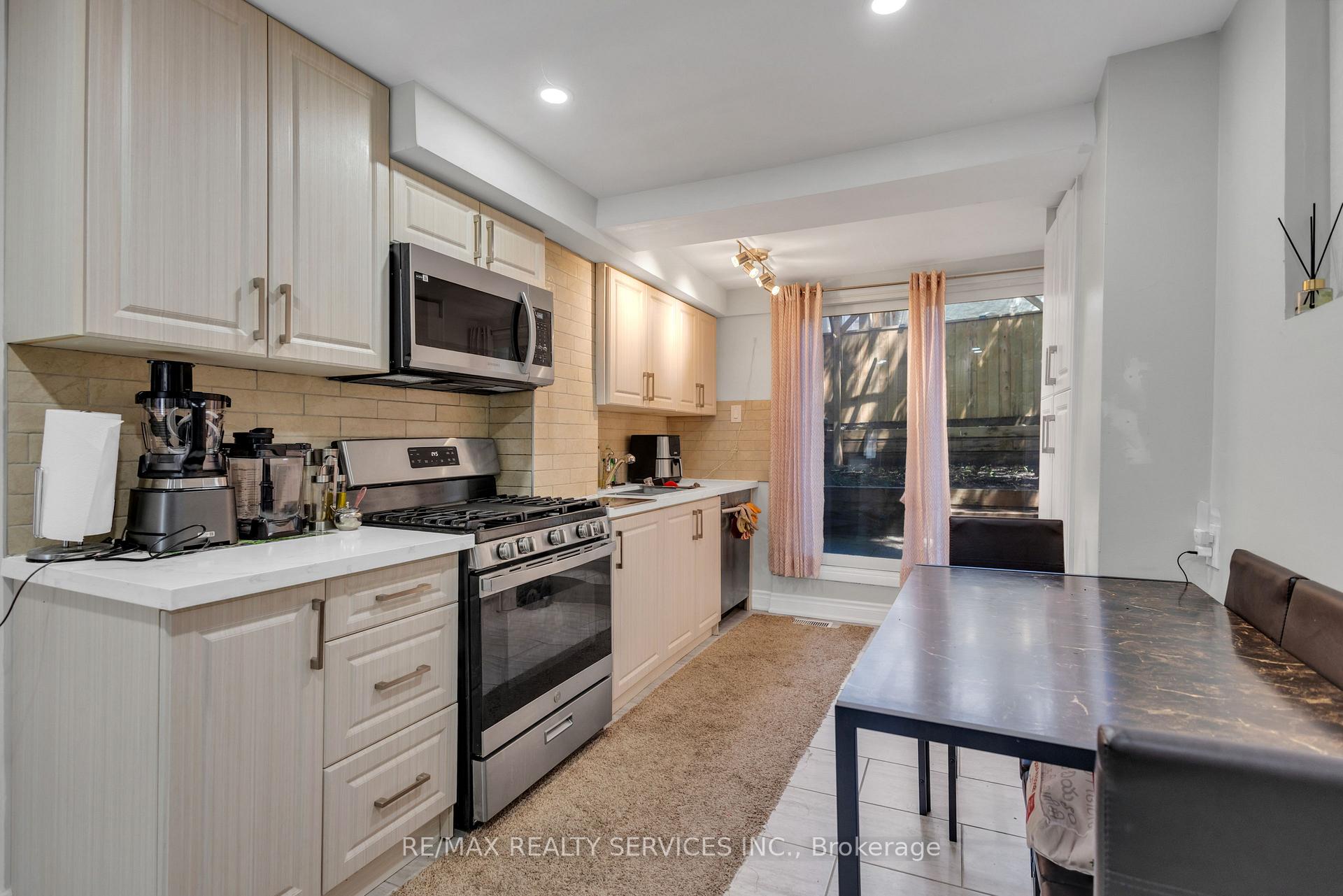 Photo 15 of 827 Craven Road, Toronto, Greenwood-Coxwell — HOMEH