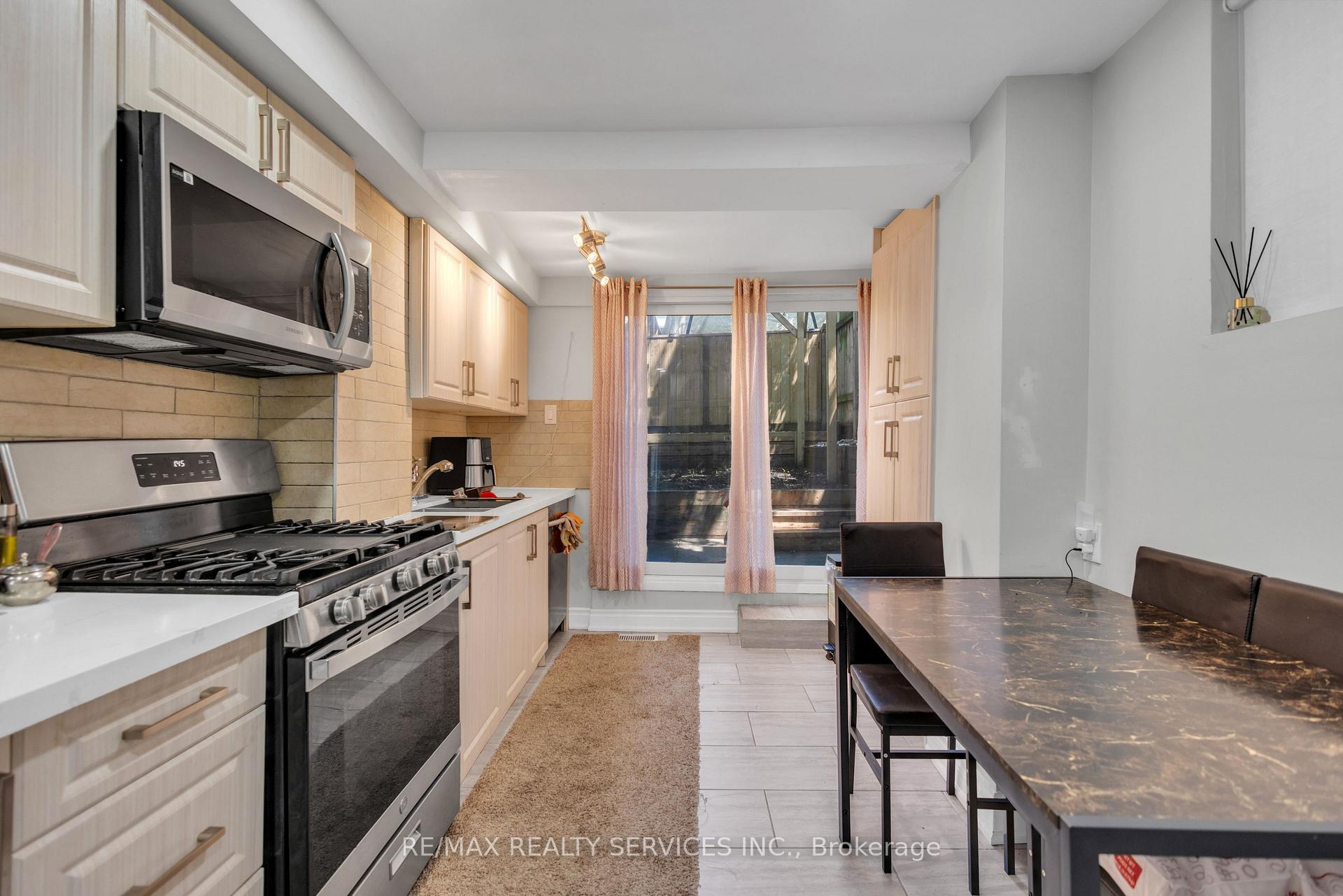 Photo 16 of 827 Craven Road, Toronto, Greenwood-Coxwell — HOMEH