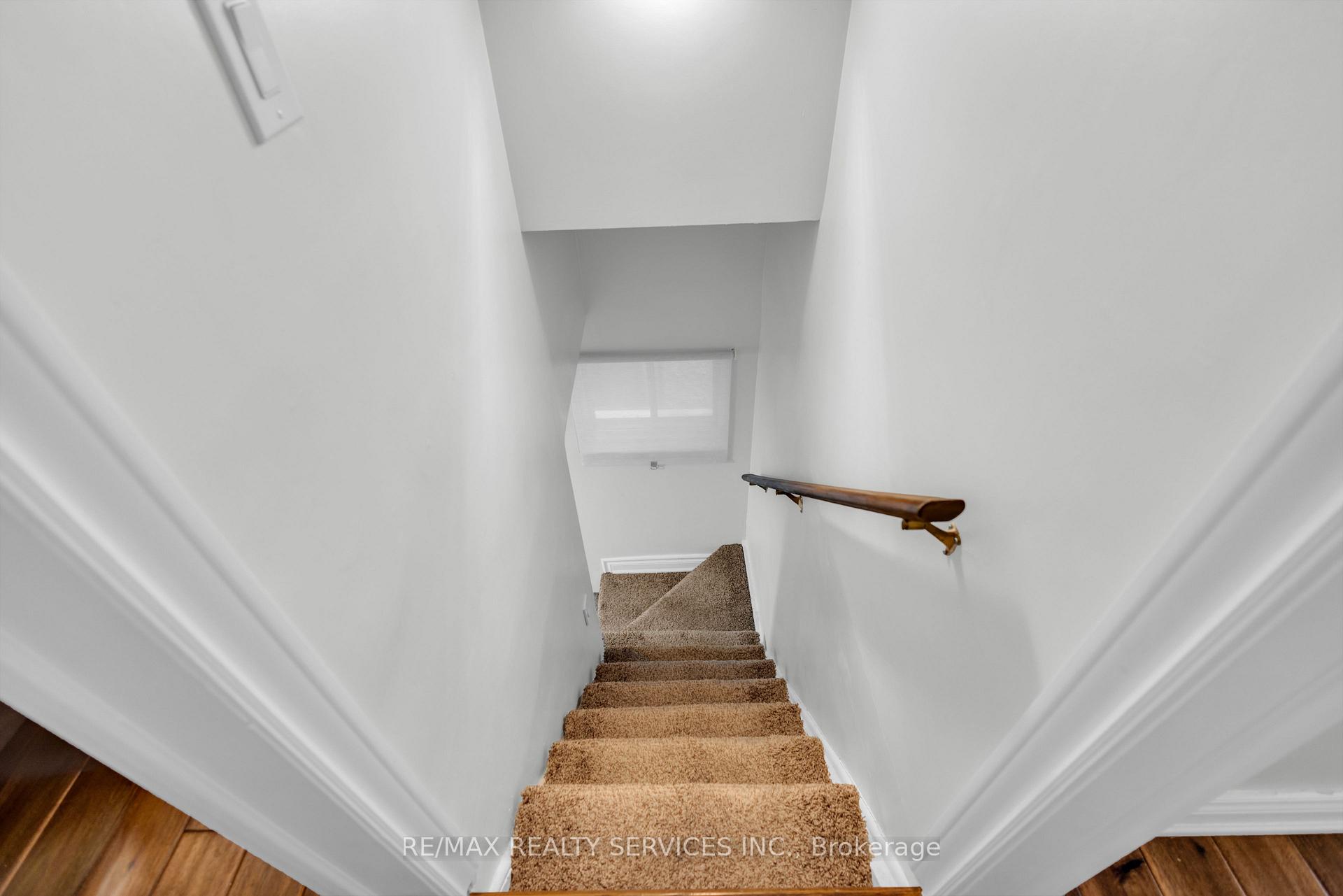 Photo 17 of 827 Craven Road, Toronto, Greenwood-Coxwell — HOMEH