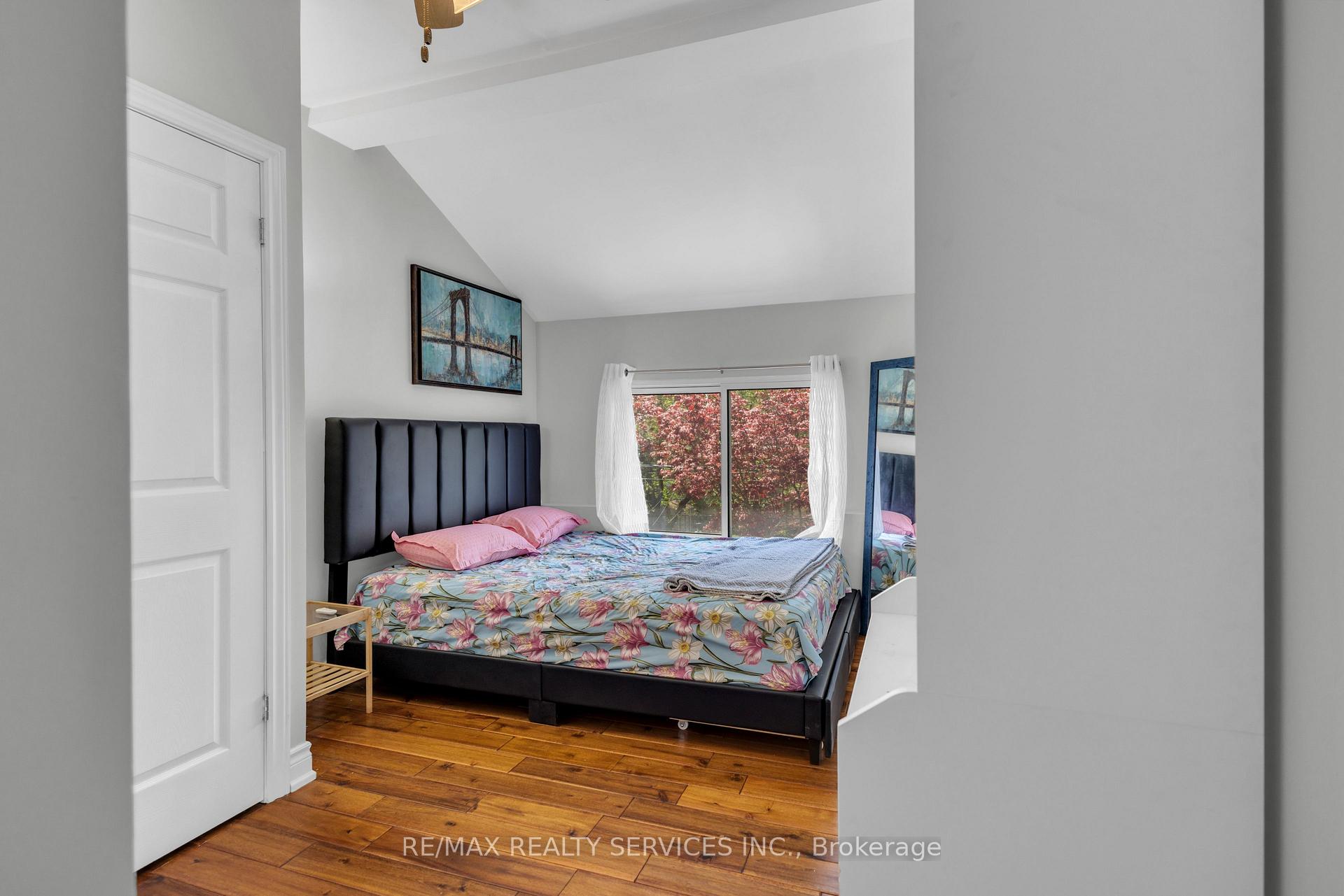 Photo 18 of 827 Craven Road, Toronto, Greenwood-Coxwell — HOMEH