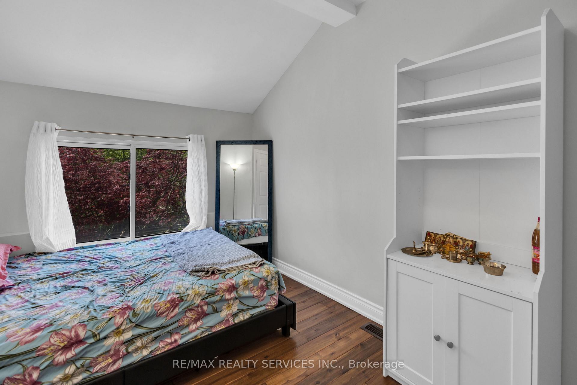 Photo 19 of 827 Craven Road, Toronto, Greenwood-Coxwell — HOMEH
