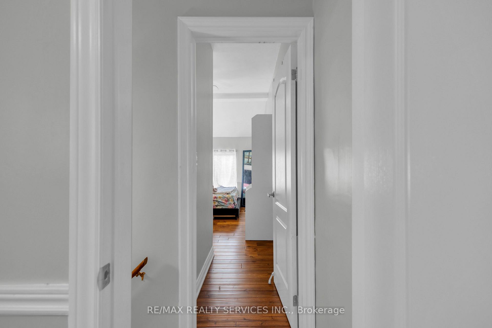 Photo 20 of 827 Craven Road, Toronto, Greenwood-Coxwell — HOMEH