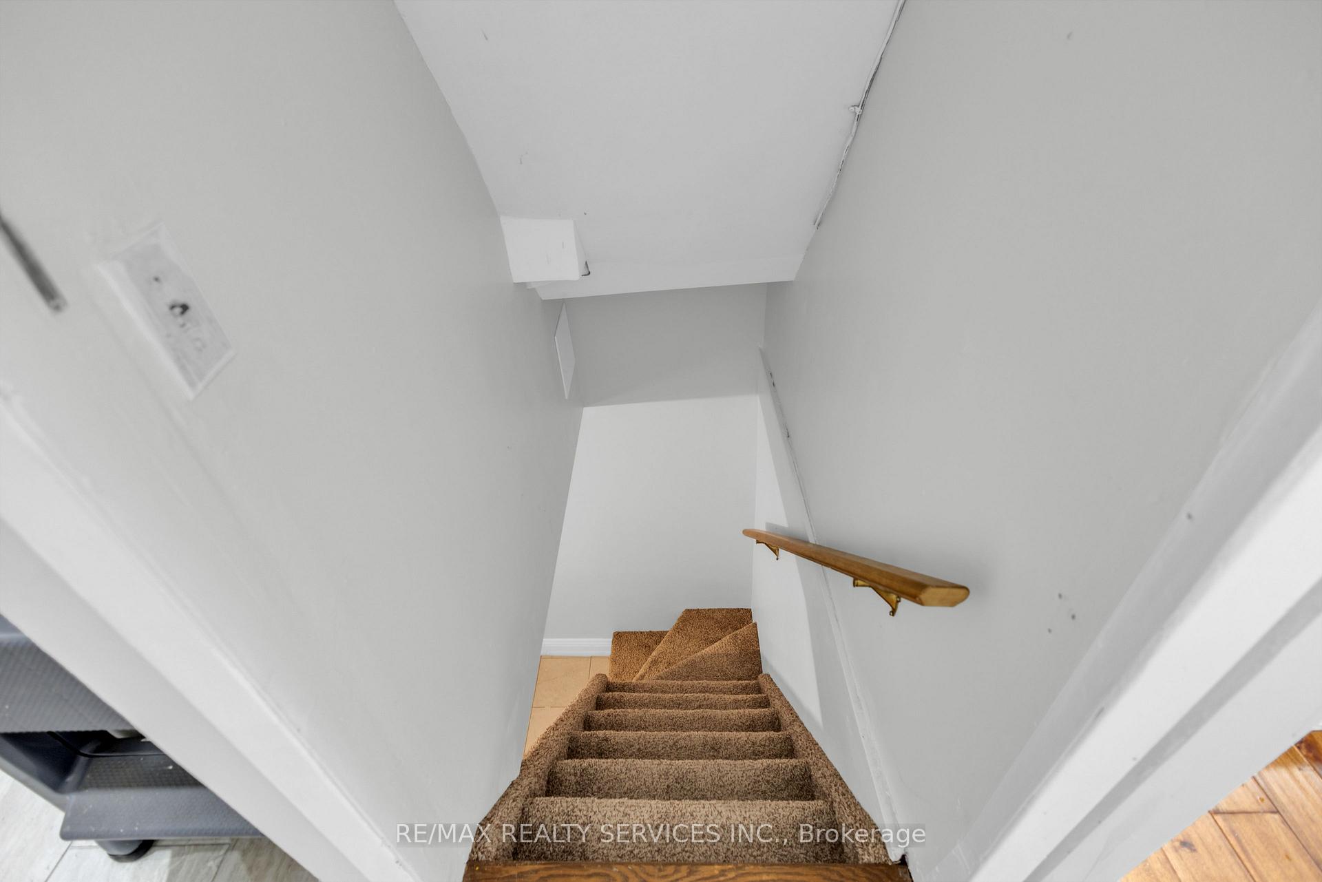Photo 25 of 827 Craven Road, Toronto, Greenwood-Coxwell — HOMEH