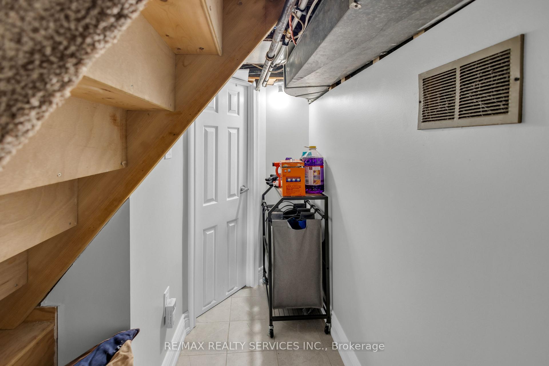 Photo 27 of 827 Craven Road, Toronto, Greenwood-Coxwell — HOMEH