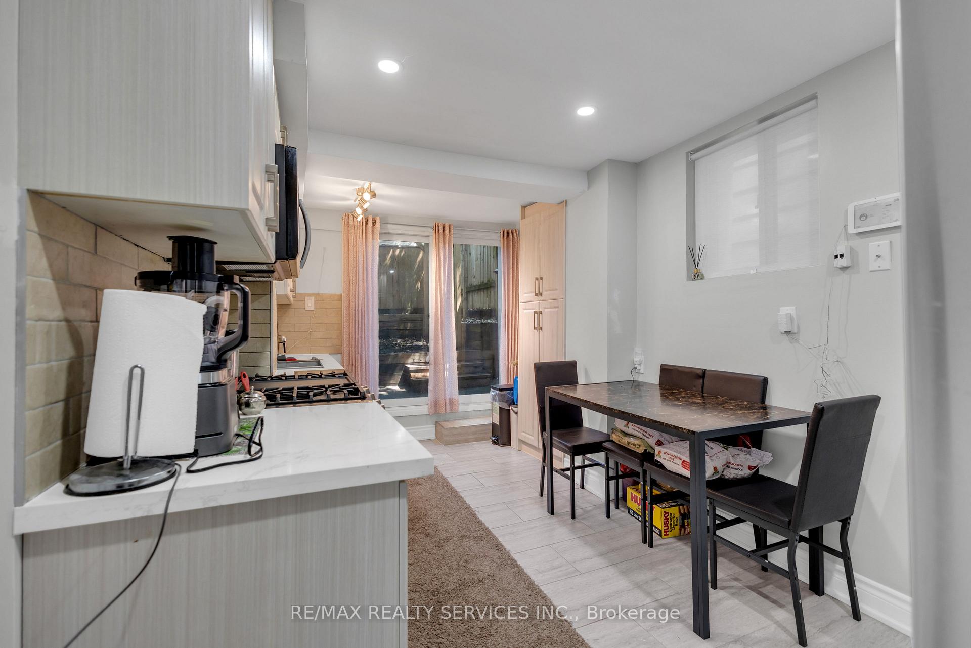 Photo 32 of 827 Craven Road, Toronto, Greenwood-Coxwell — HOMEH