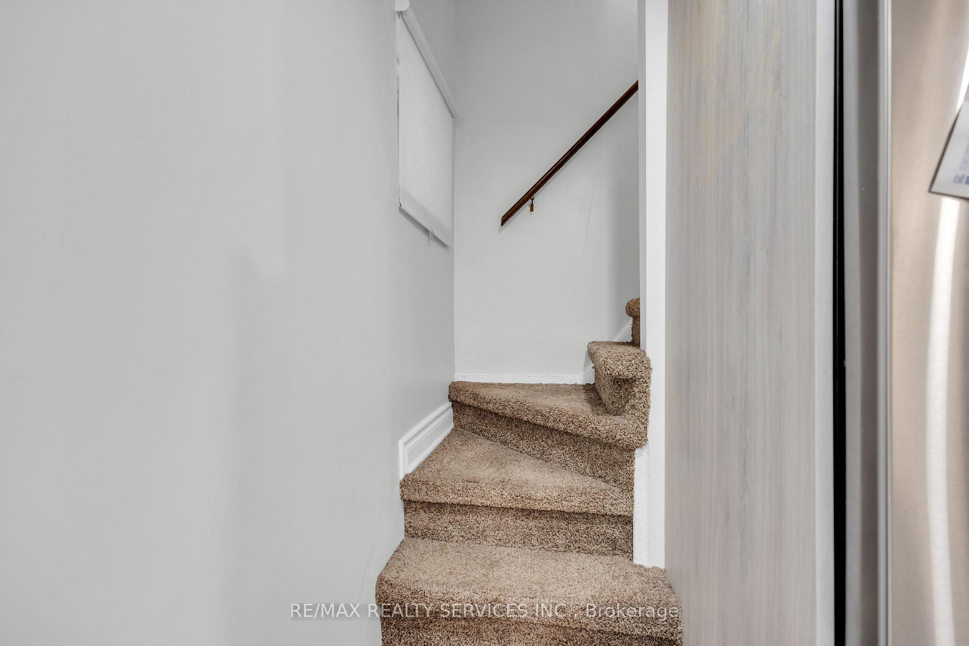 Photo 34 of 827 Craven Road, Toronto, Greenwood-Coxwell — HOMEH