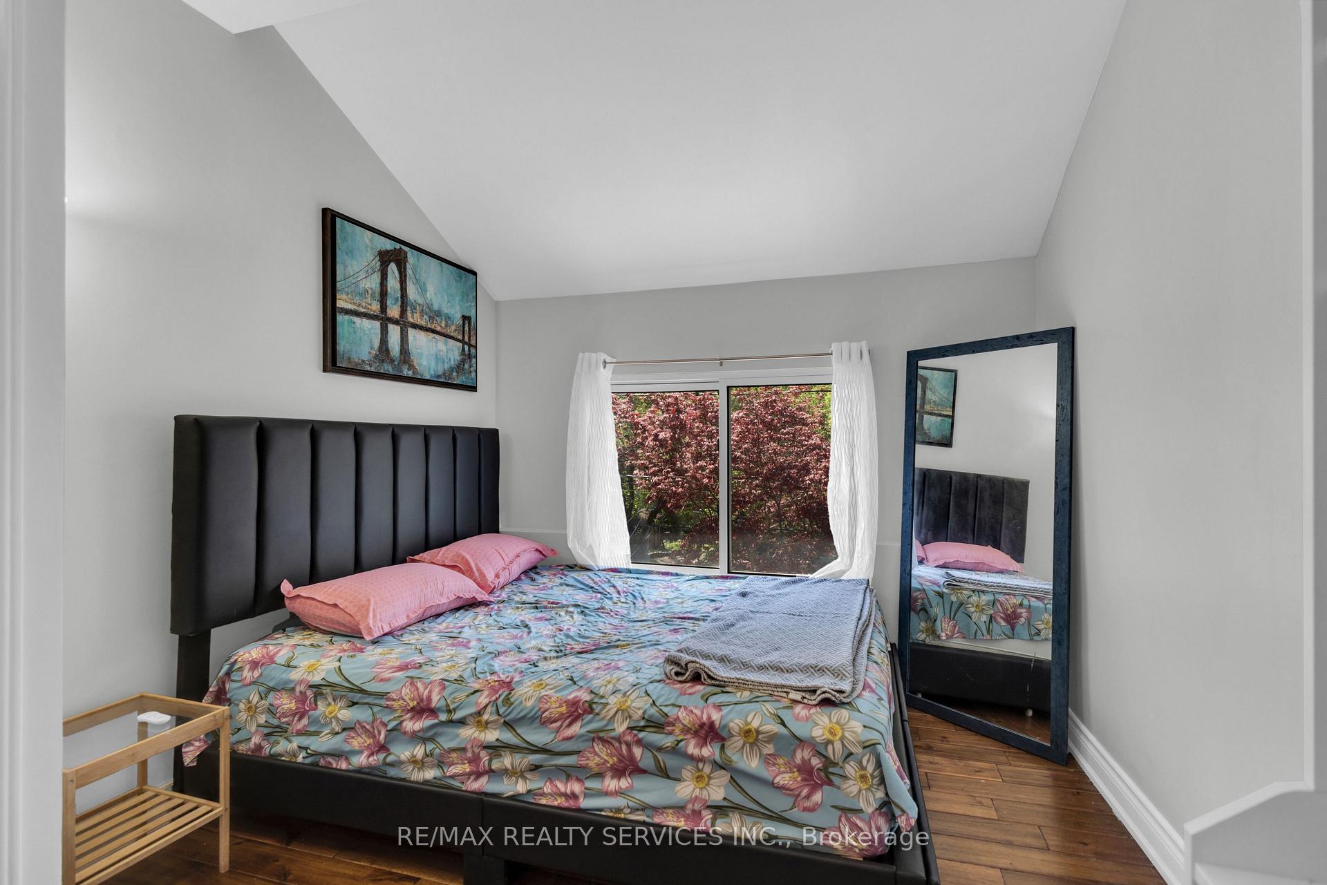 Photo 35 of 827 Craven Road, Toronto, Greenwood-Coxwell — HOMEH
