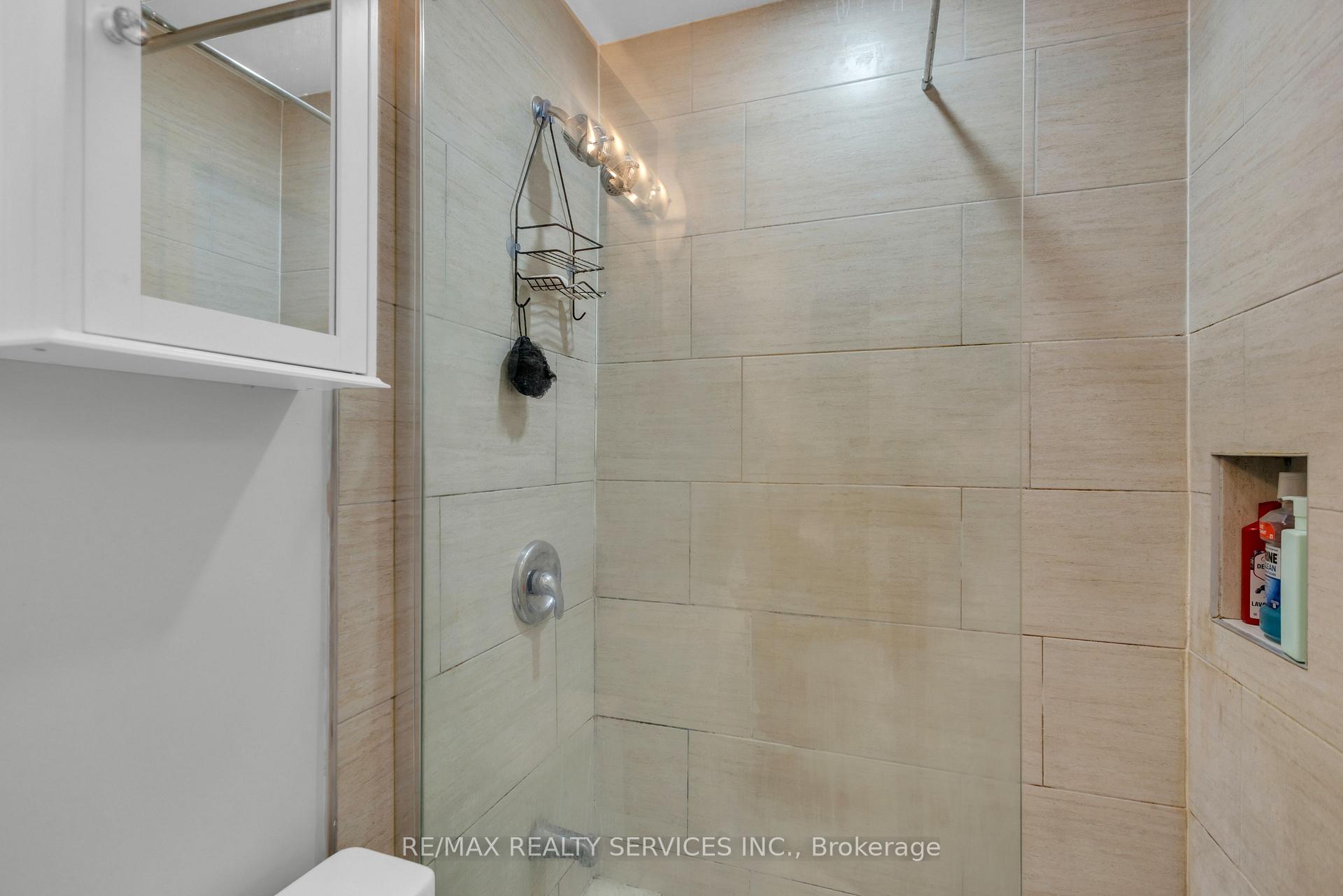 Photo 38 of 827 Craven Road, Toronto, Greenwood-Coxwell — HOMEH
