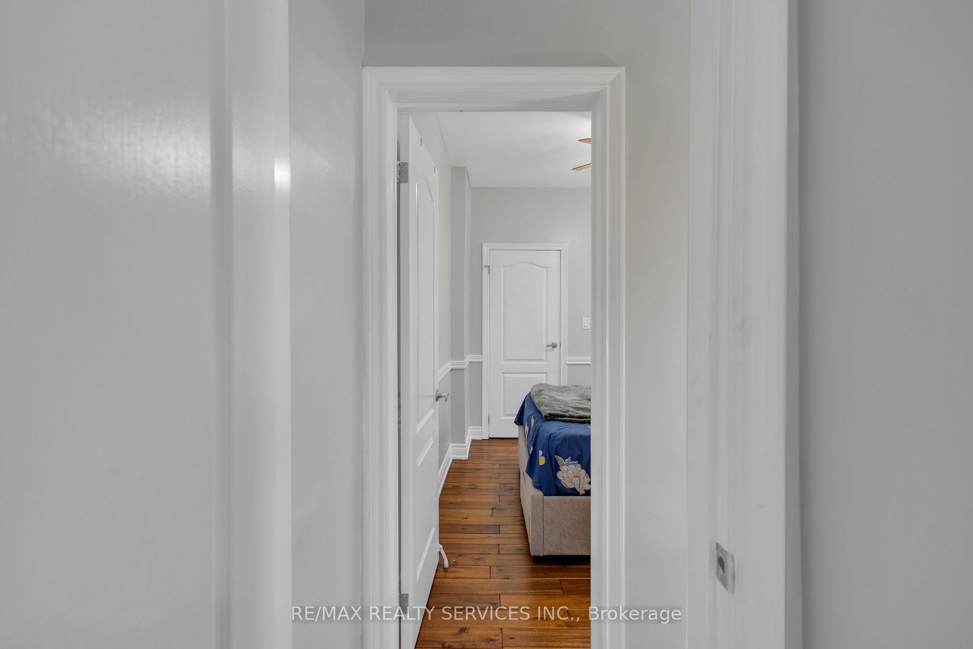 Photo 39 of 827 Craven Road, Toronto, Greenwood-Coxwell — HOMEH
