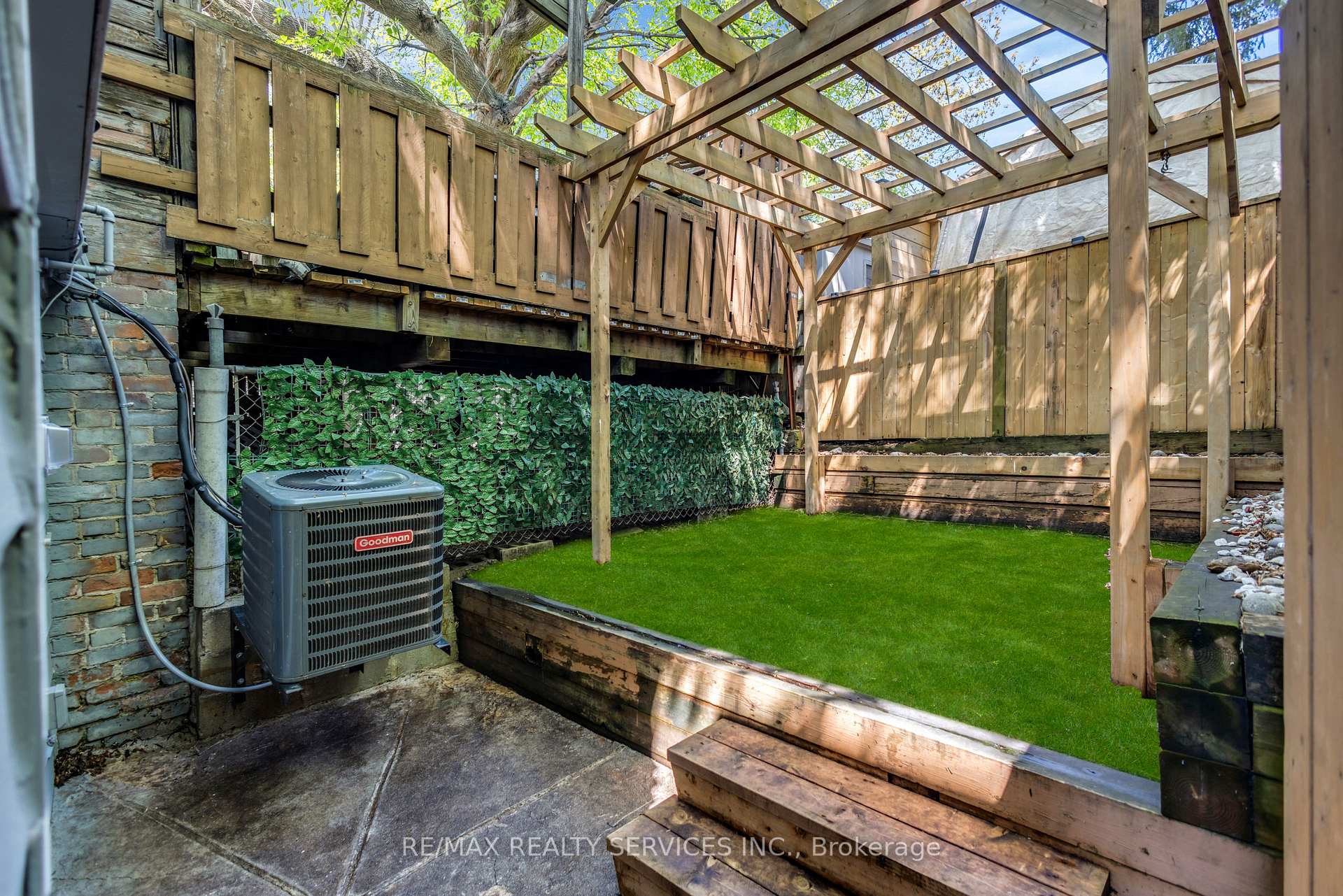 Photo 42 of 827 Craven Road, Toronto, Greenwood-Coxwell — HOMEH