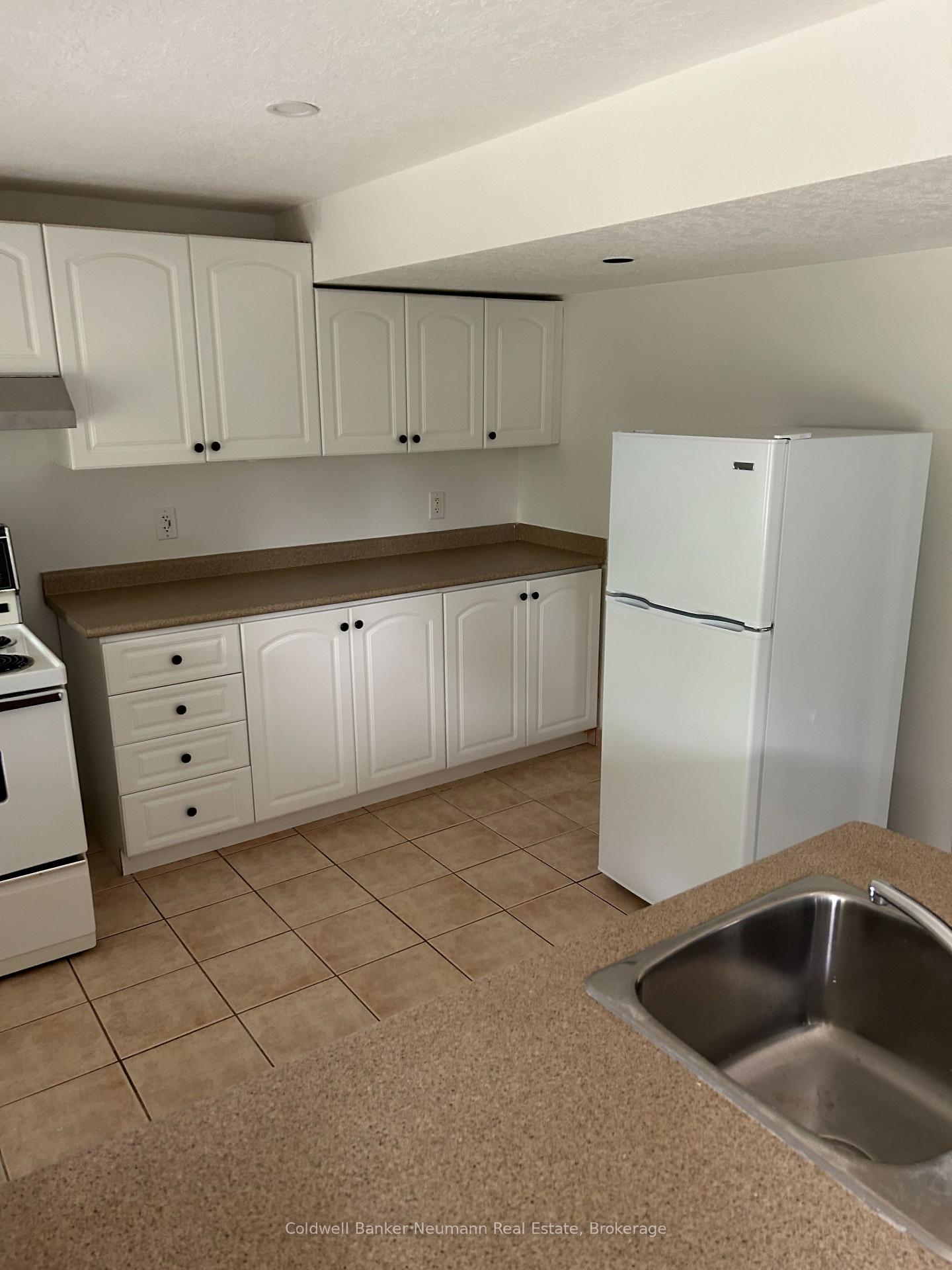Photo 8 of Unit LOWER, 198 Summerfield Drive, Guelph, Pineridge/Westminster Woods — HOMEH