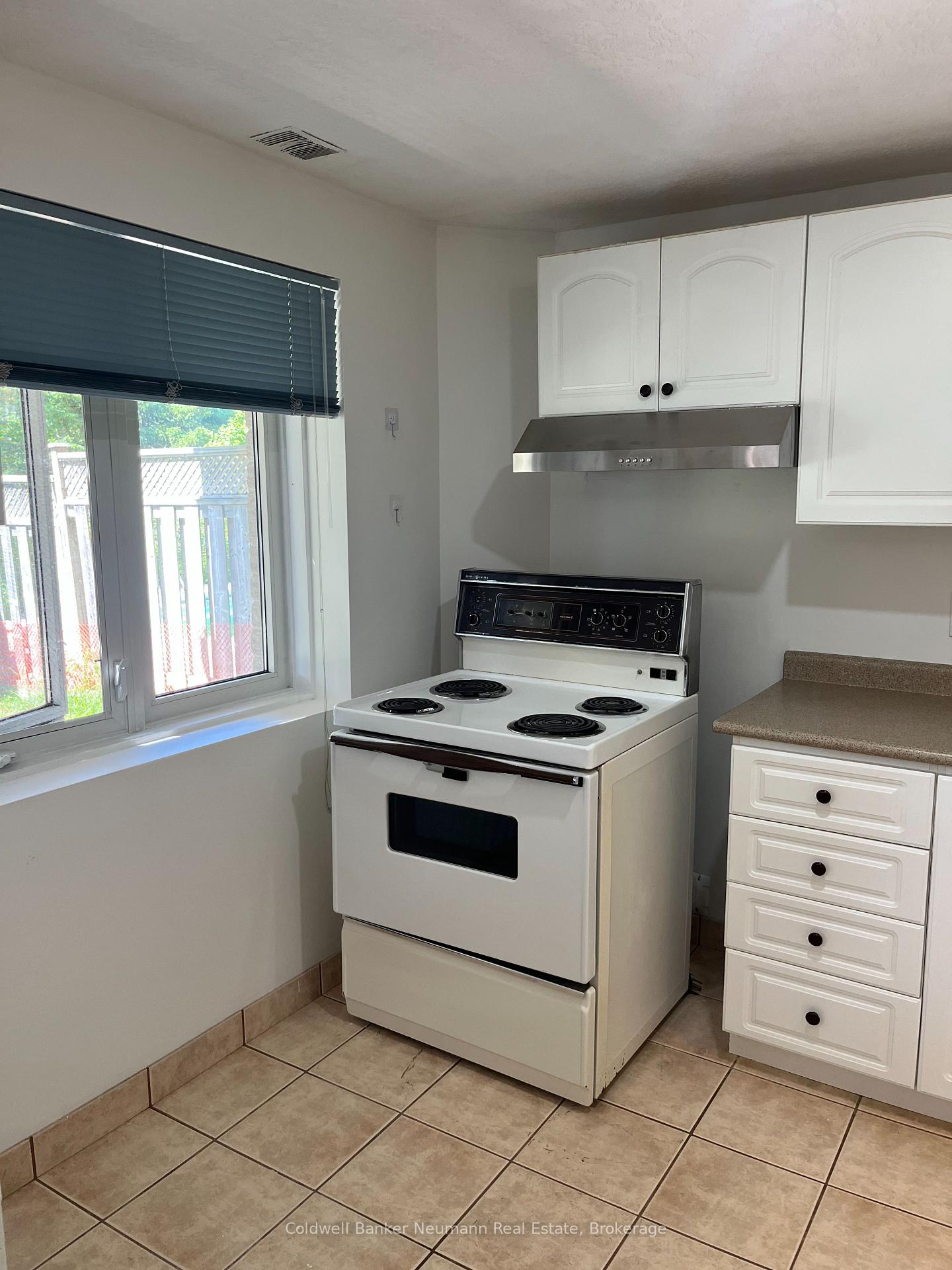 Photo 10 of Unit LOWER, 198 Summerfield Drive, Guelph, Pineridge/Westminster Woods — HOMEH