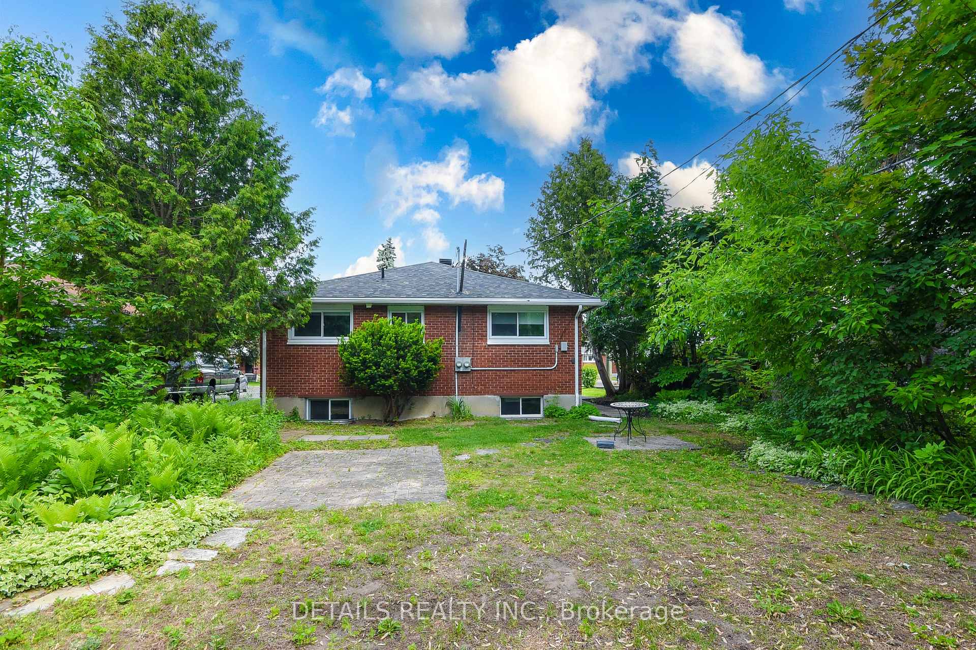 Photo 3 of Unit Unit A and B, 2364 Cheshire Road, Ottawa, Parkway Park — HOMEH