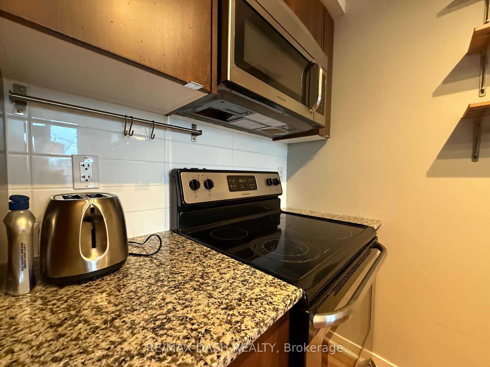 Photo 8 of Unit 918, 55 East Liberty Street, Toronto, Niagara — HOMEH
