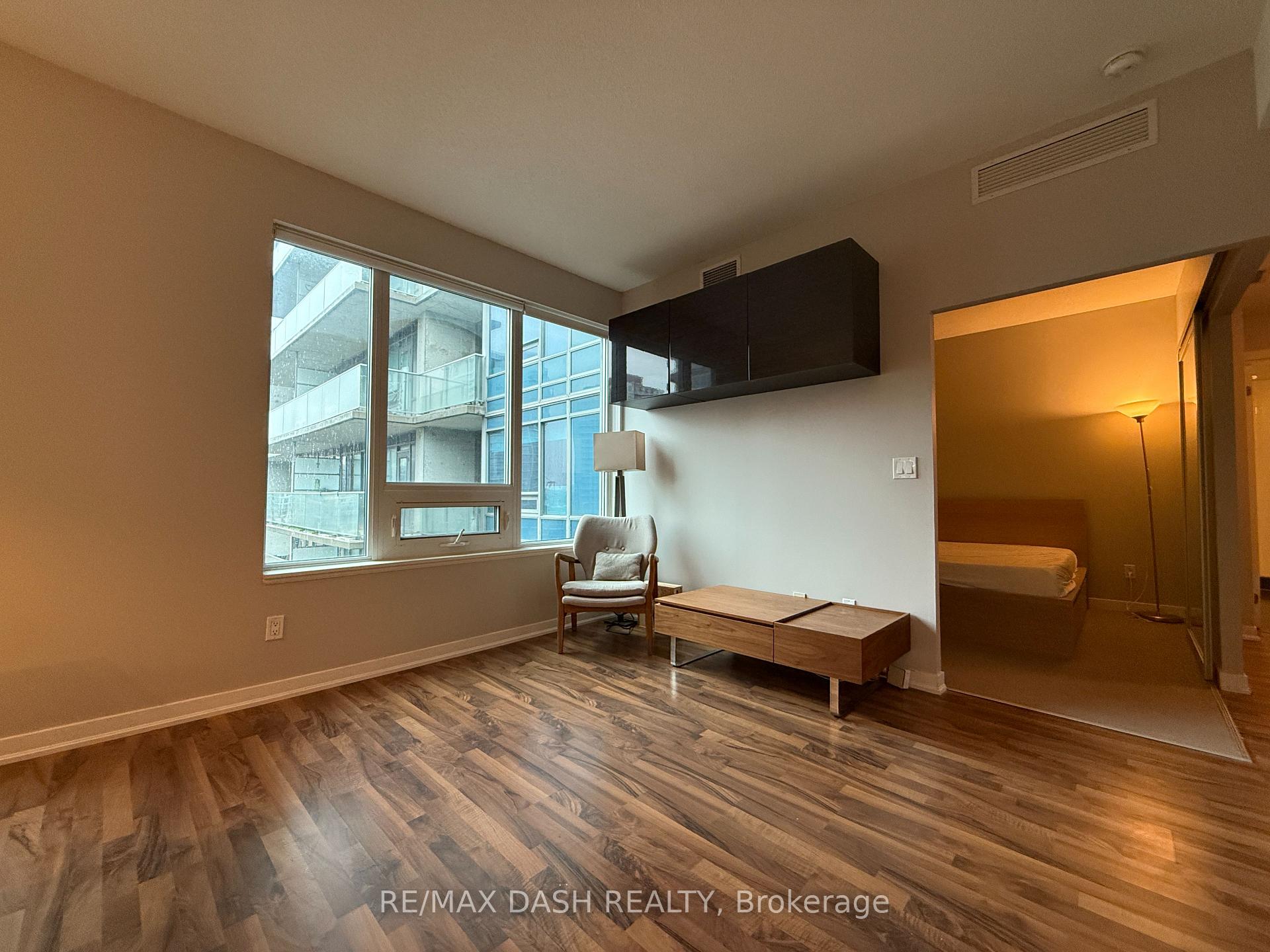 Photo 10 of Unit 918, 55 East Liberty Street, Toronto, Niagara — HOMEH