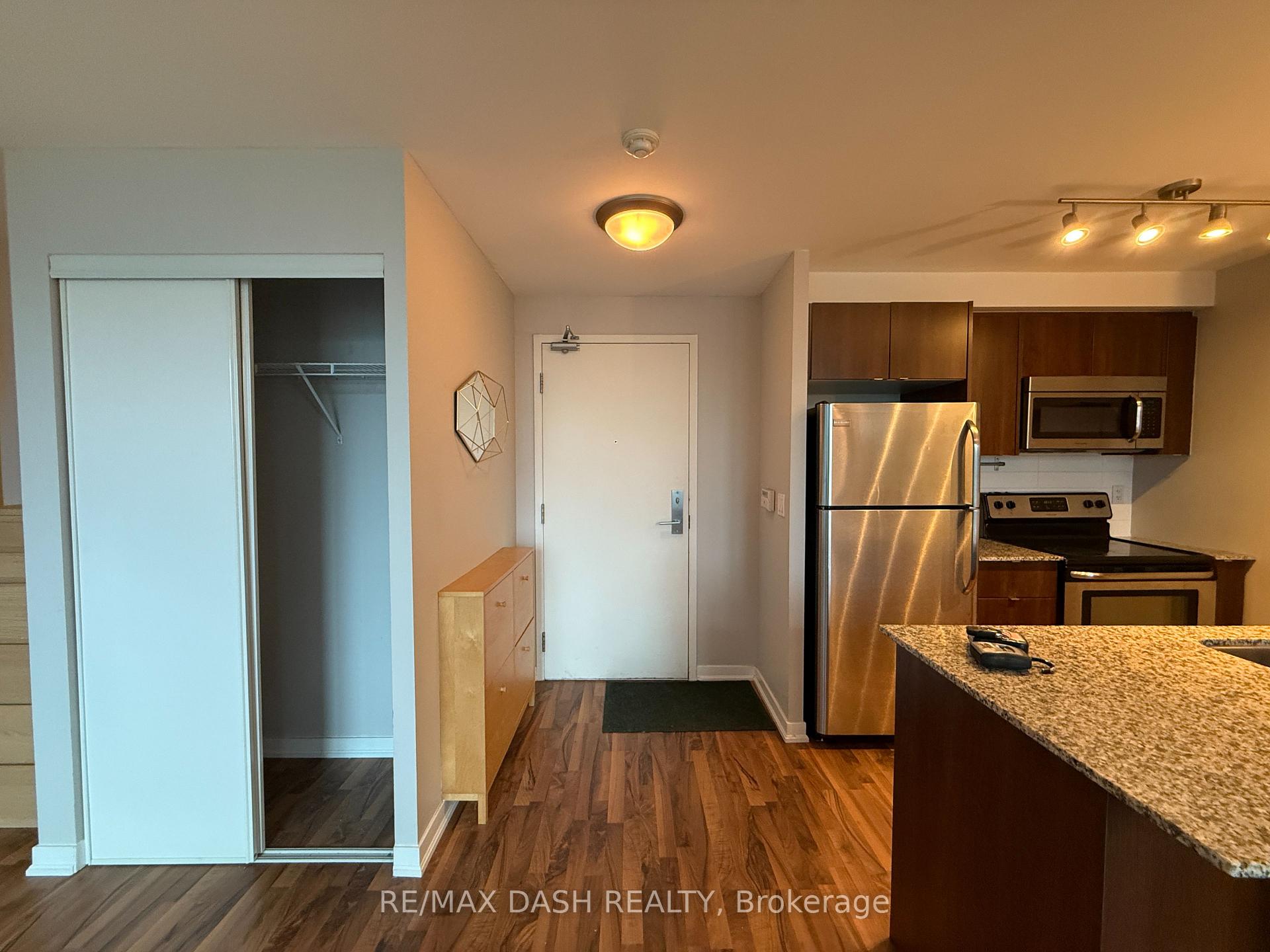 Photo 12 of Unit 918, 55 East Liberty Street, Toronto, Niagara — HOMEH