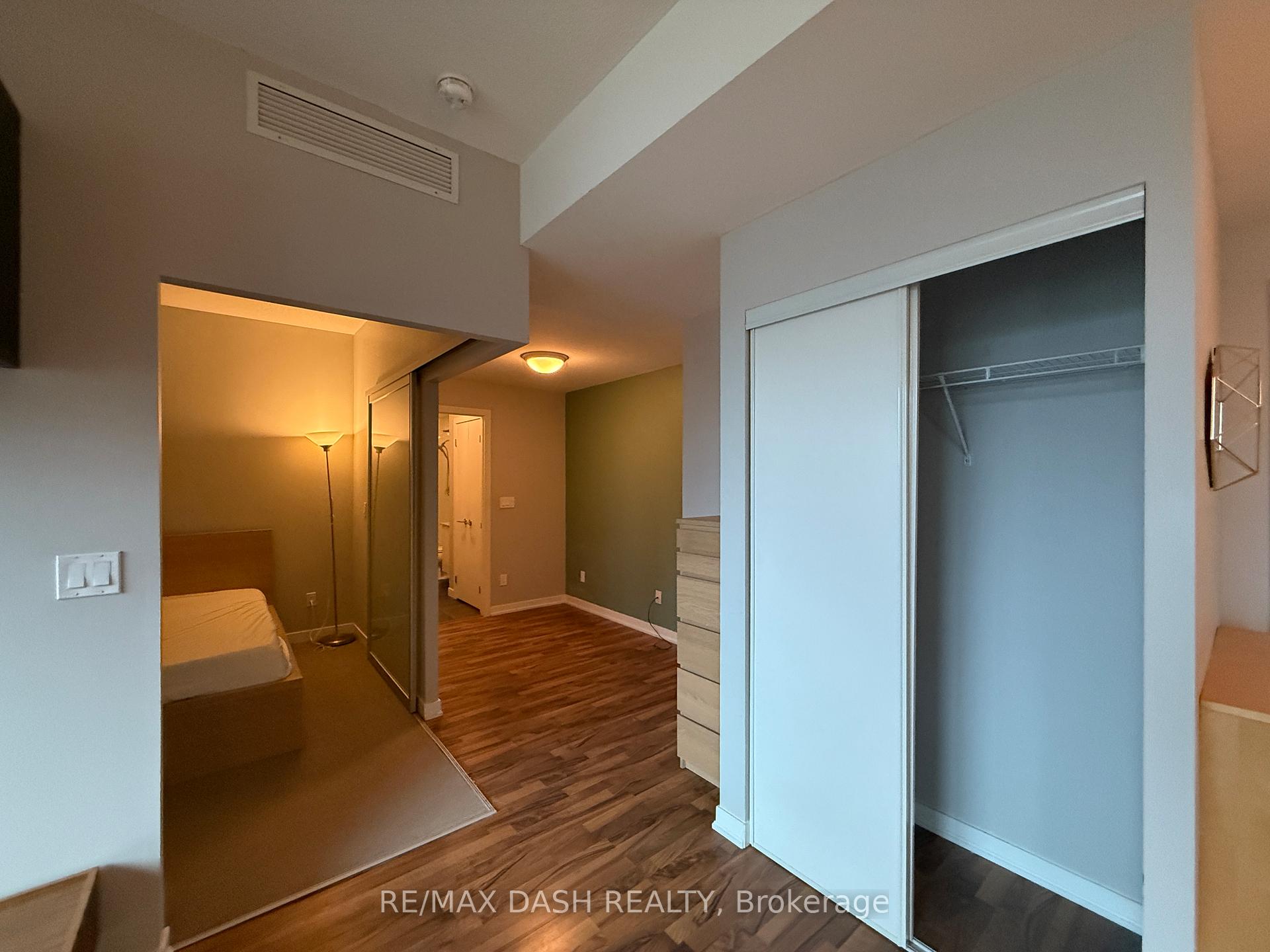 Photo 13 of Unit 918, 55 East Liberty Street, Toronto, Niagara — HOMEH