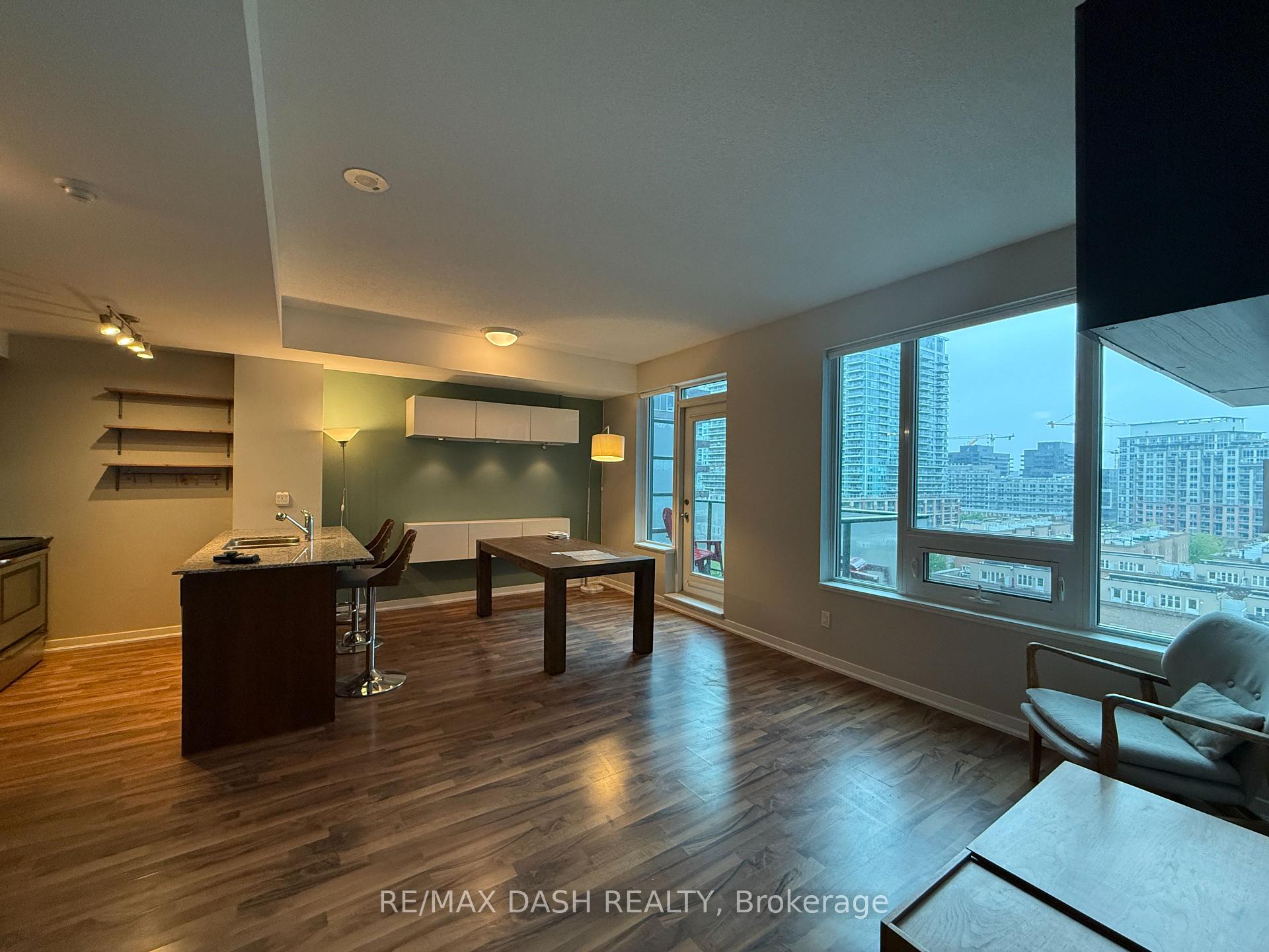 Photo 14 of Unit 918, 55 East Liberty Street, Toronto, Niagara — HOMEH