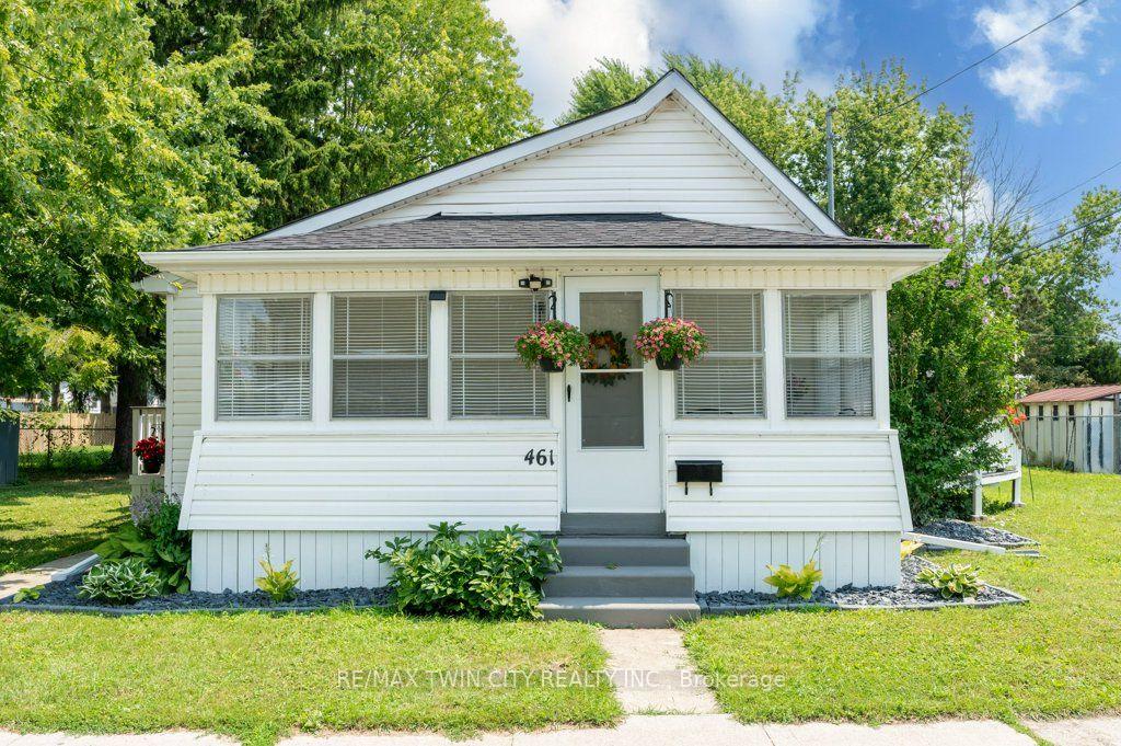 Front of 461 Selkirk Street