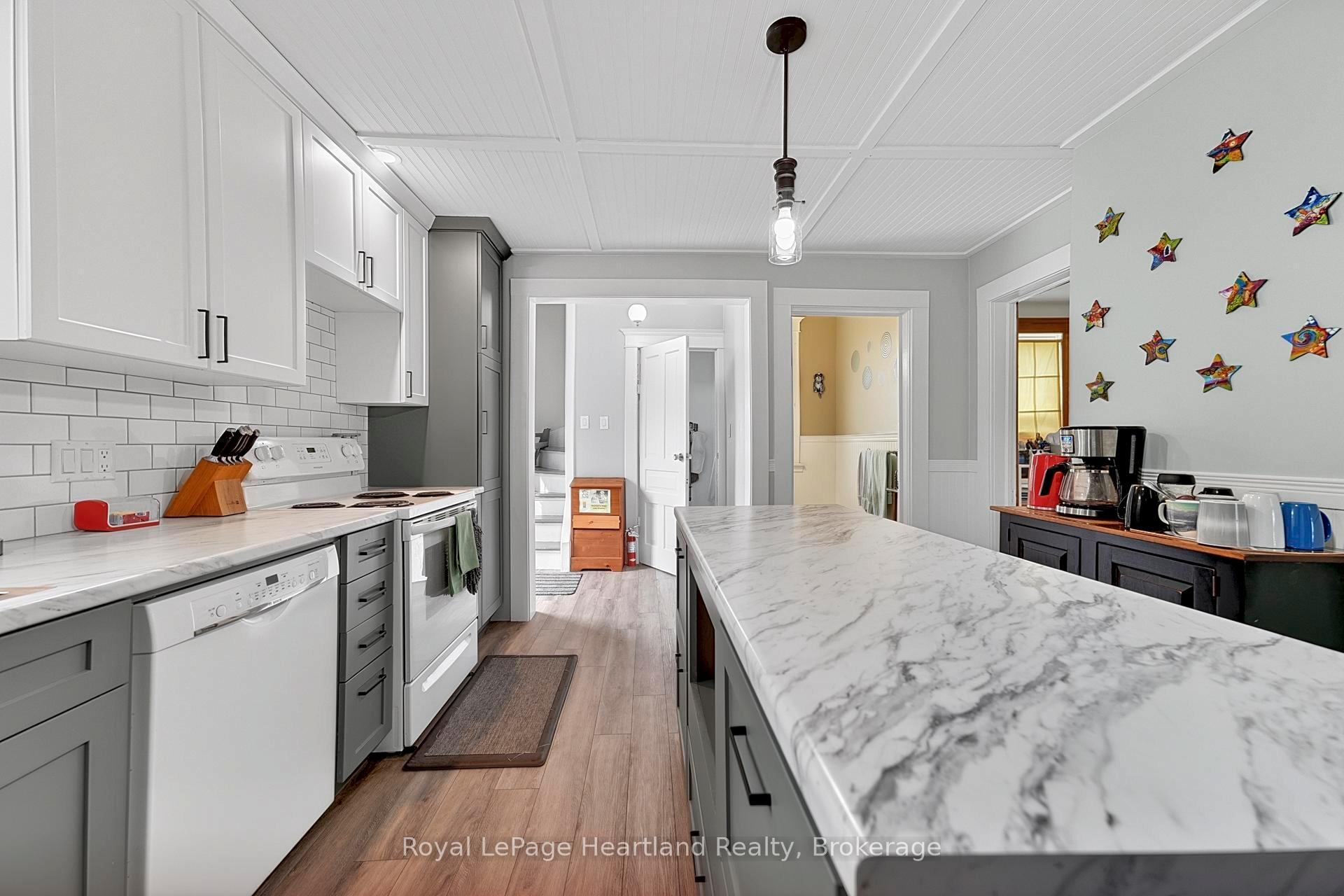 Photo 13 of 14 Elgin Avenue E, Goderich, Goderich (Town) — HOMEH