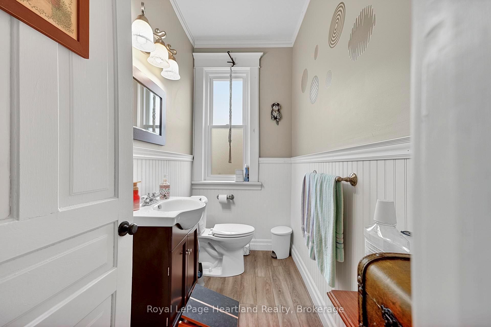 Photo 16 of 14 Elgin Avenue E, Goderich, Goderich (Town) — HOMEH