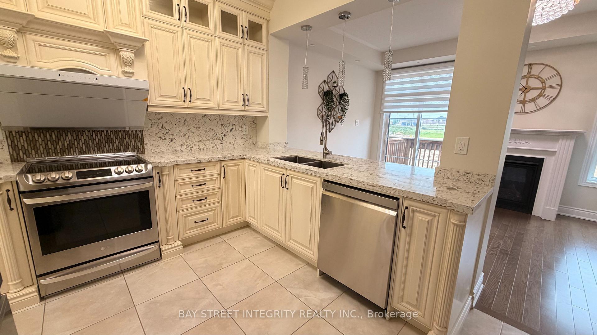 Photo 9 of 148 Sunset Terrace, Vaughan, Vellore Village — HOMEH