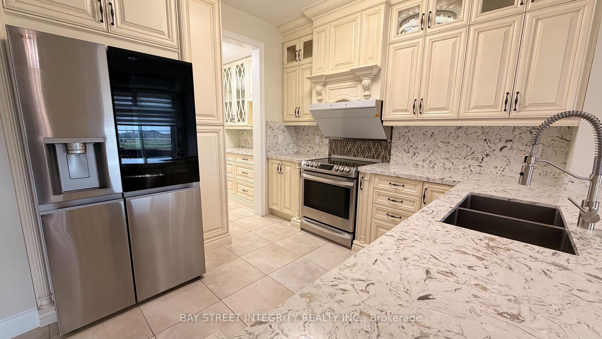 Photo 10 of 148 Sunset Terrace, Vaughan, Vellore Village — HOMEH