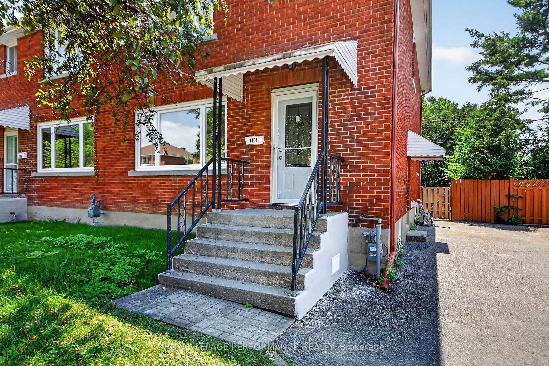 Photo 3 of 1104 Aldea Avenue, Ottawa, Billings Bridge — HOMEH