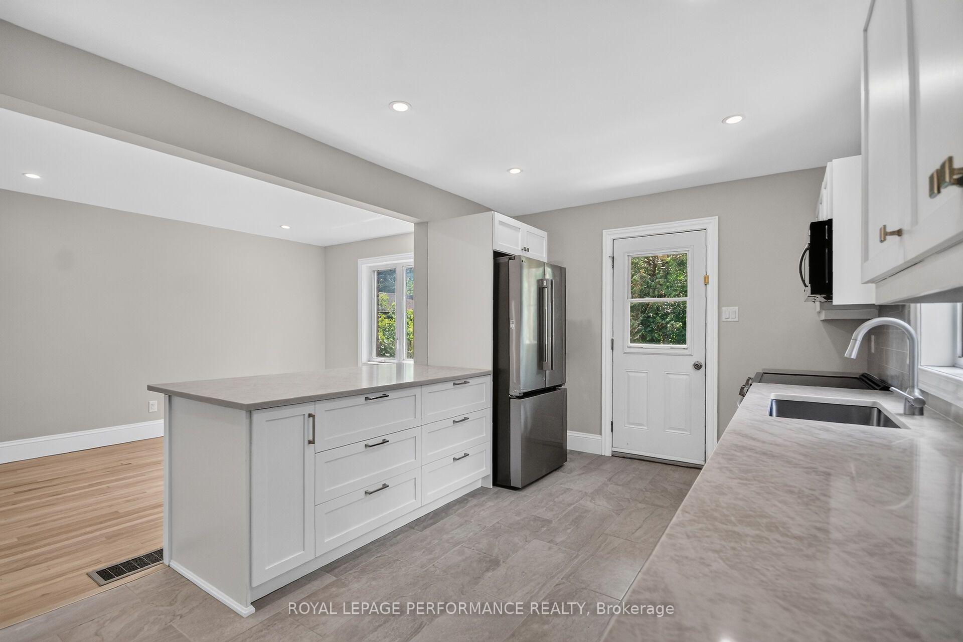 Photo 14 of 1104 Aldea Avenue, Ottawa, Billings Bridge — HOMEH