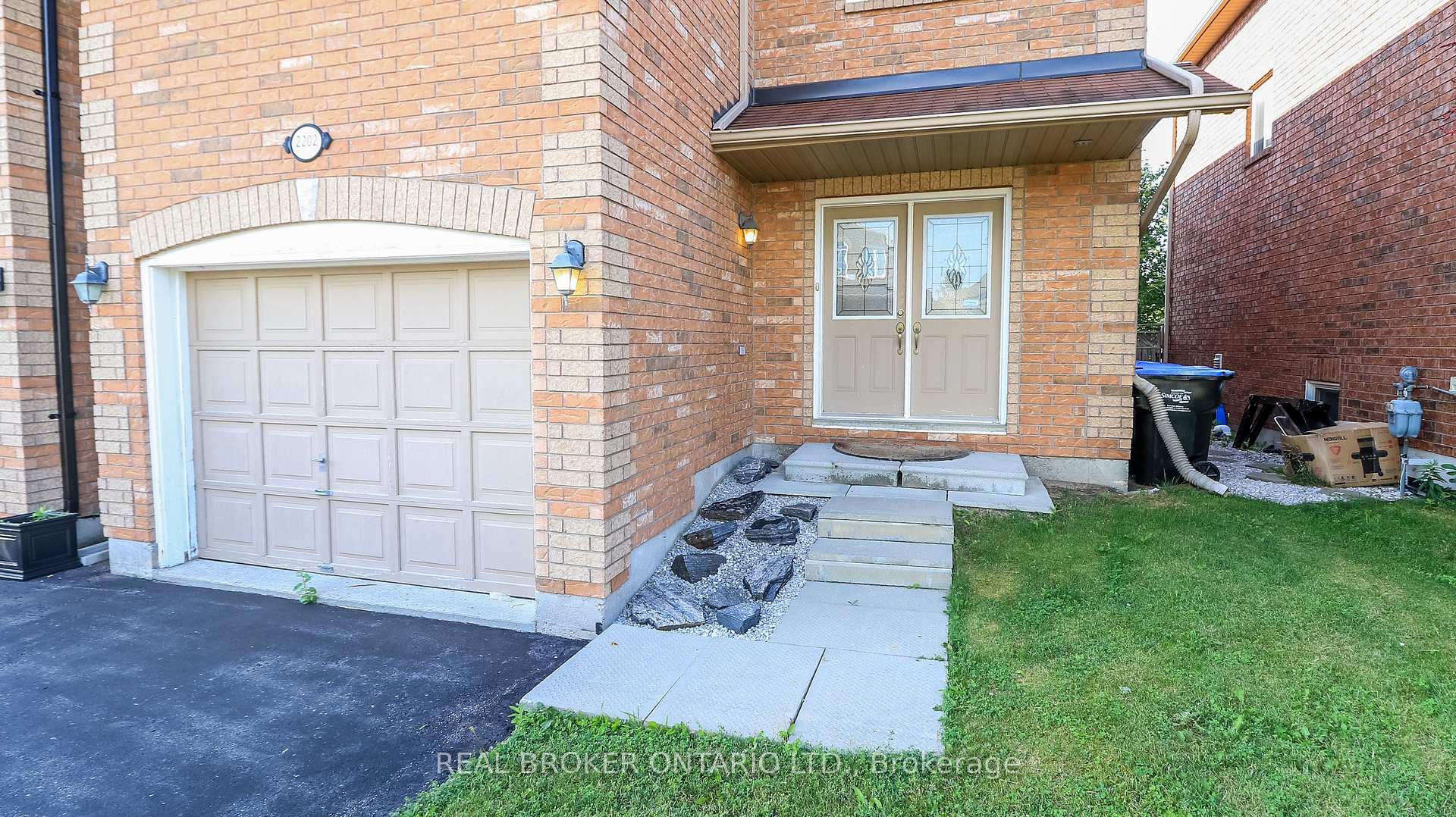 Photo 2 of 2202 Batters Loop, Innisfil, Alcona — HOMEH