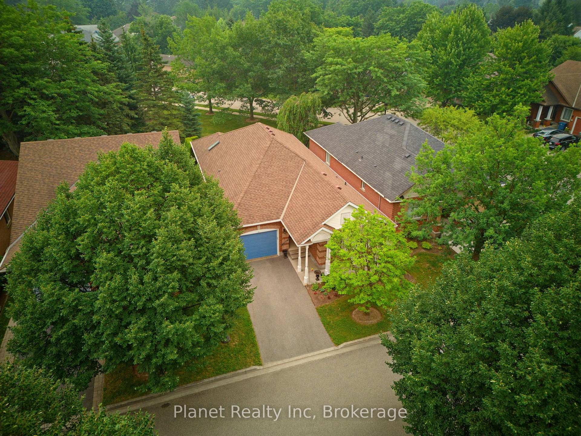 Photo 3 of 10 White Pine Way Walk, Guelph, Village By The Arboretum — HOMEH