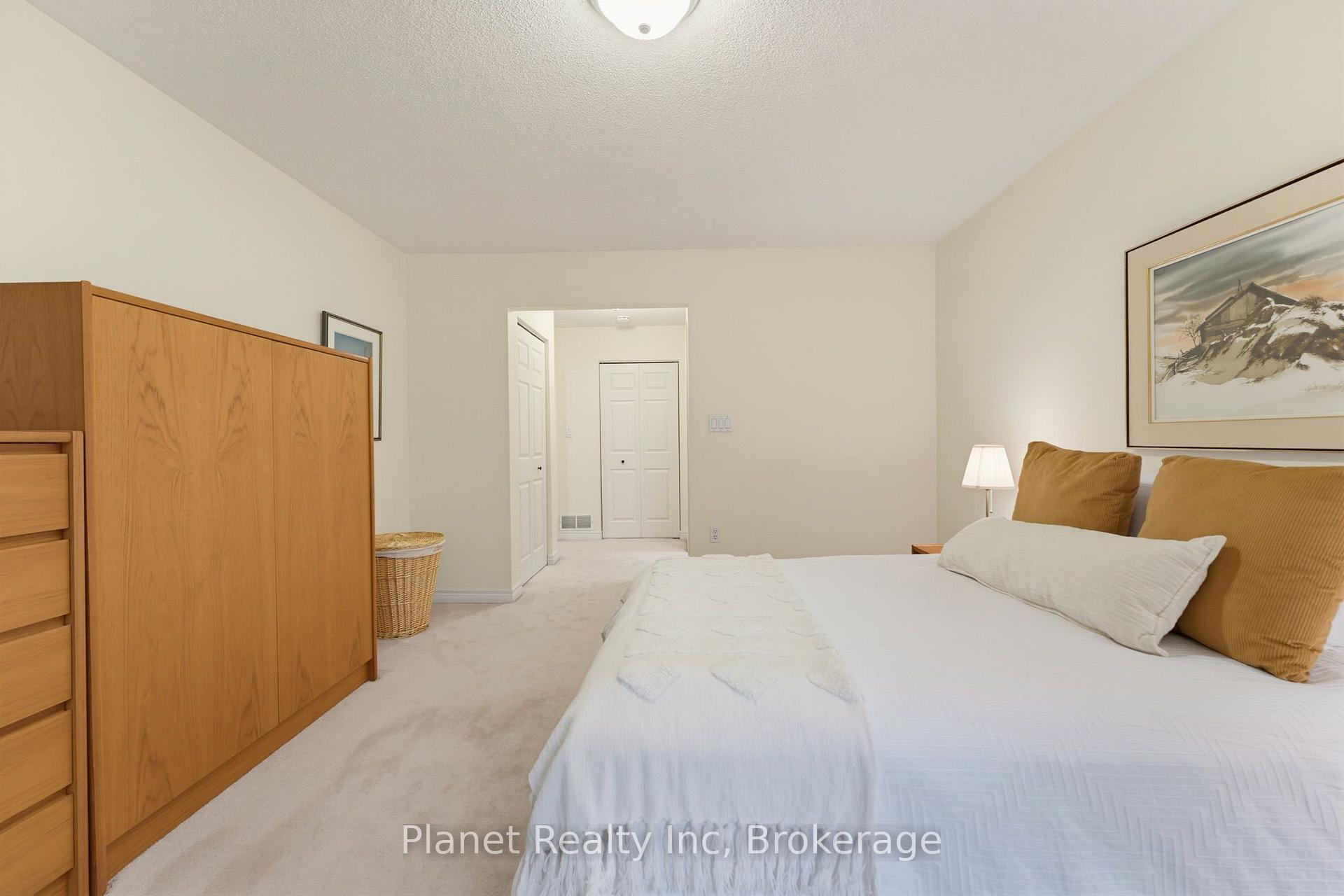 Photo 17 of 10 White Pine Way Walk, Guelph, Village By The Arboretum — HOMEH