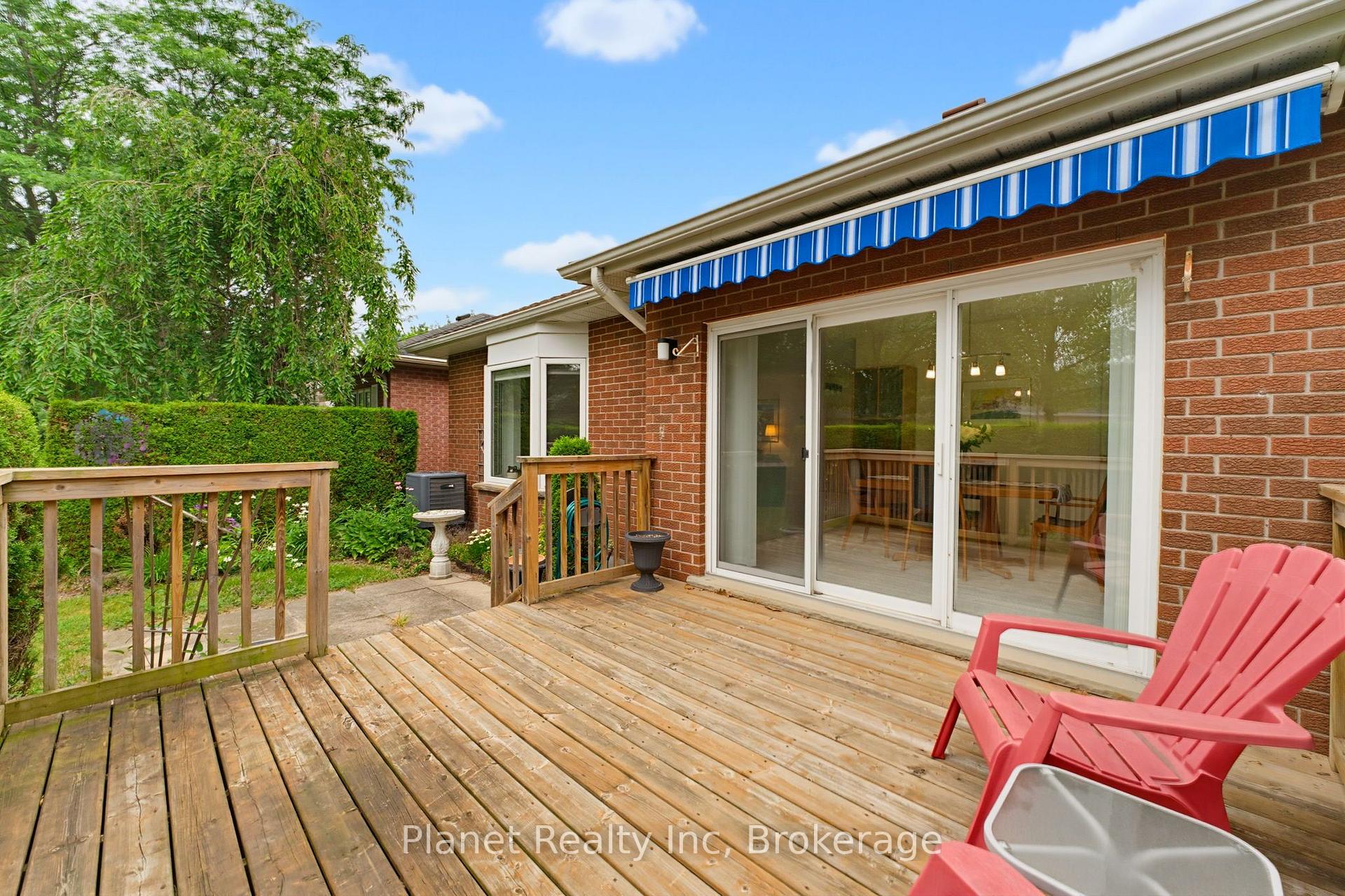Photo 30 of 10 White Pine Way Walk, Guelph, Village By The Arboretum — HOMEH