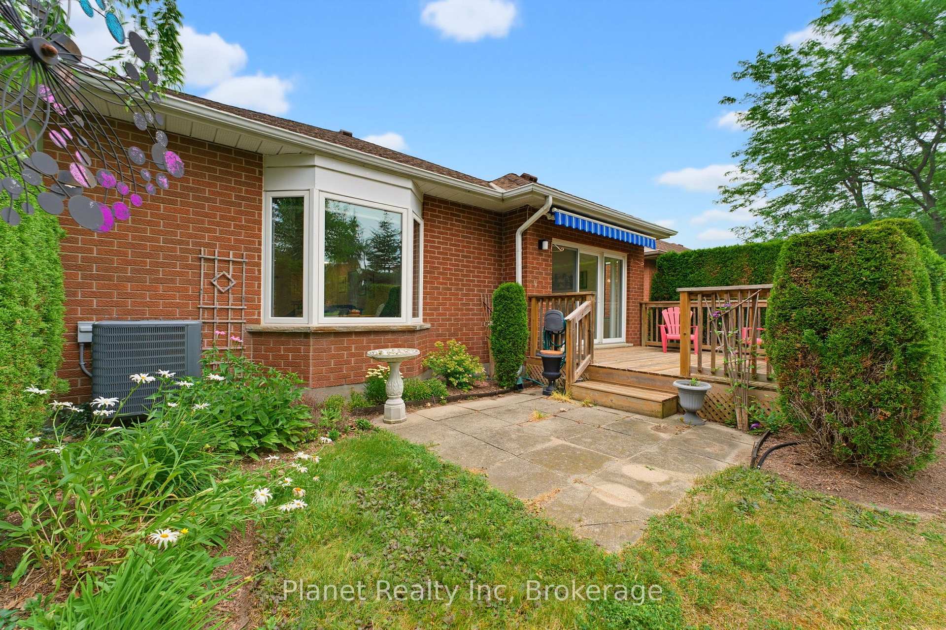 Photo 32 of 10 White Pine Way Walk, Guelph, Village By The Arboretum — HOMEH