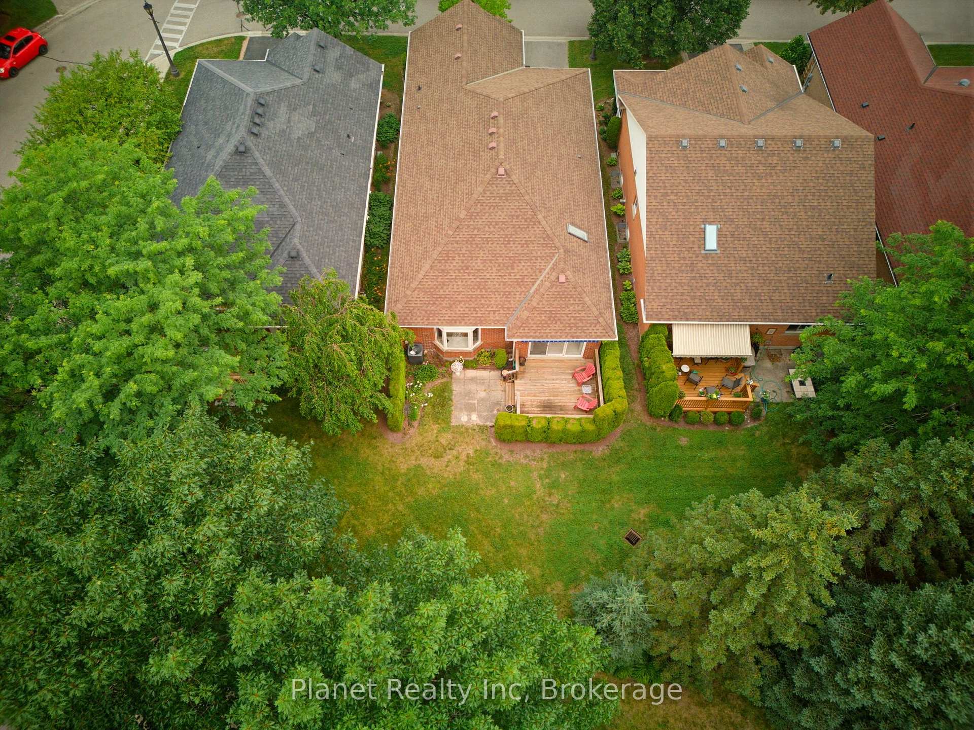 Photo 35 of 10 White Pine Way Walk, Guelph, Village By The Arboretum — HOMEH