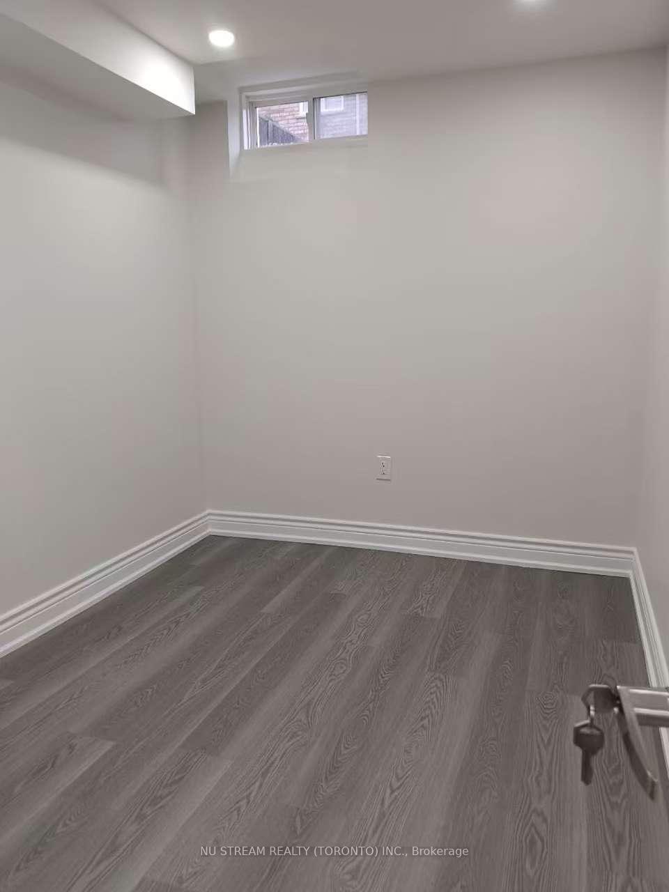 Photo 3 of 17 Trailsbrook Terrace, Markham, Wismer — HOMEH