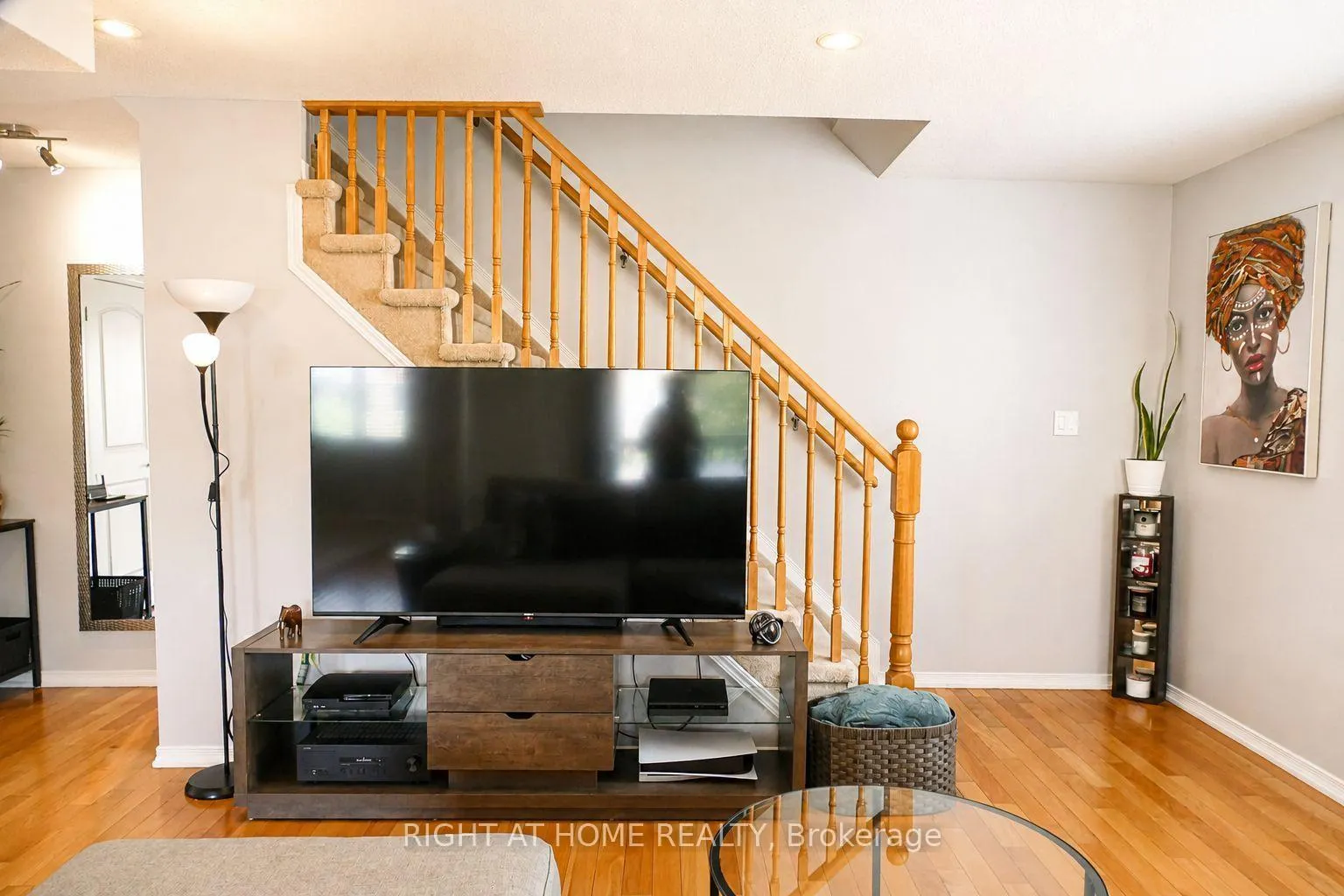 Photo 9 of Unit 2, 17 Cheltenham Road, Barrie, Georgian Drive — HOMEH