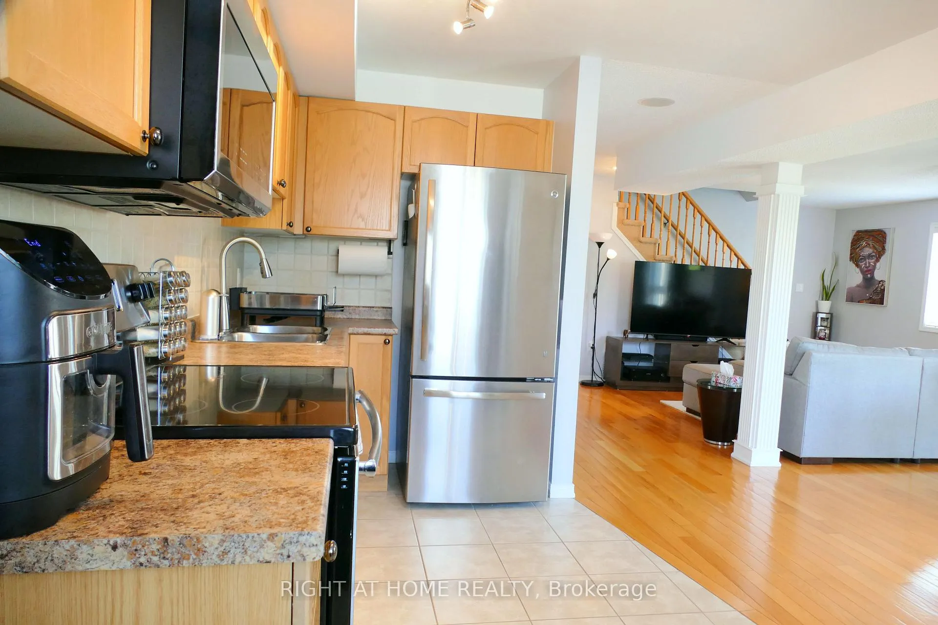 Photo 13 of Unit 2, 17 Cheltenham Road, Barrie, Georgian Drive — HOMEH