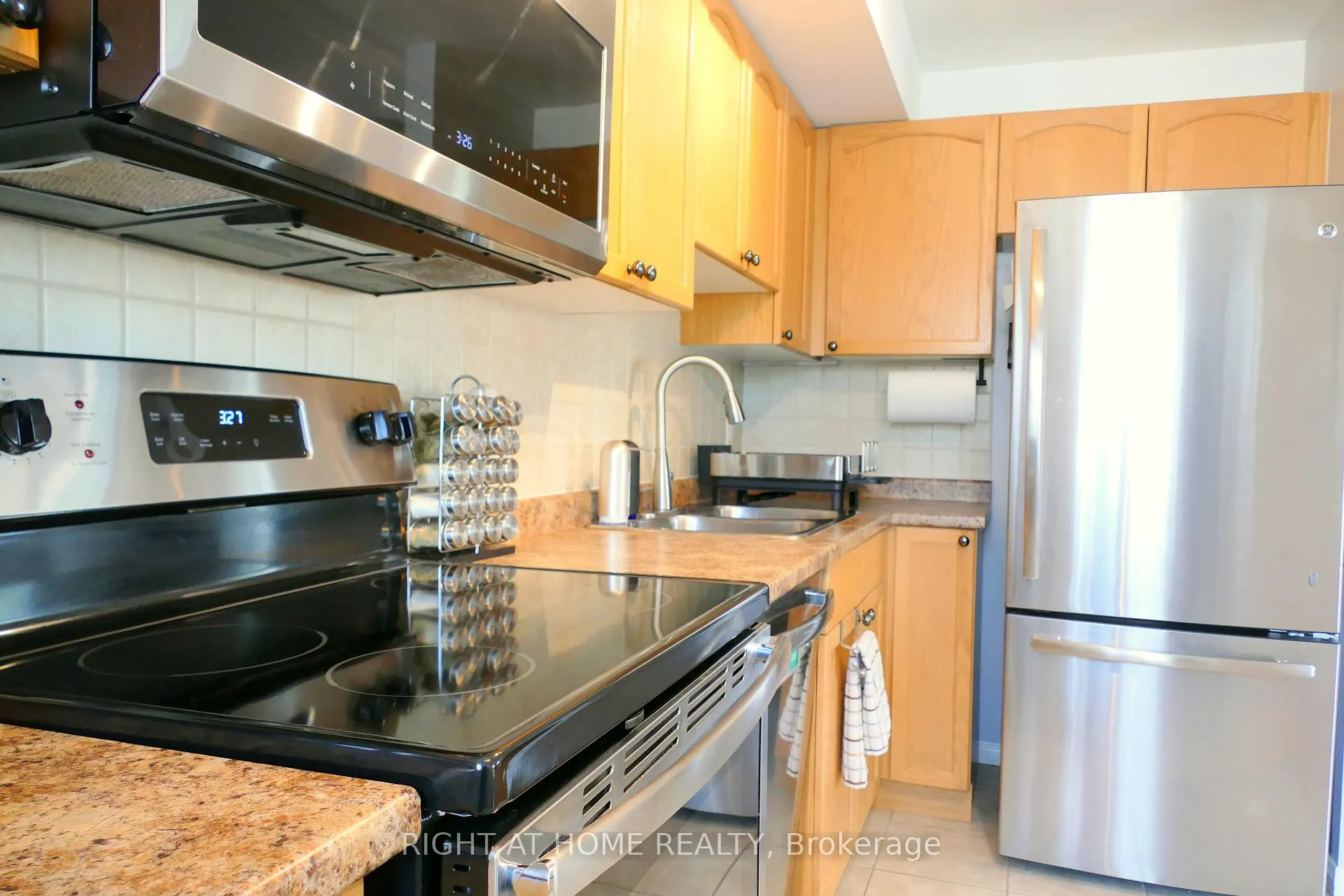Photo 14 of Unit 2, 17 Cheltenham Road, Barrie, Georgian Drive — HOMEH
