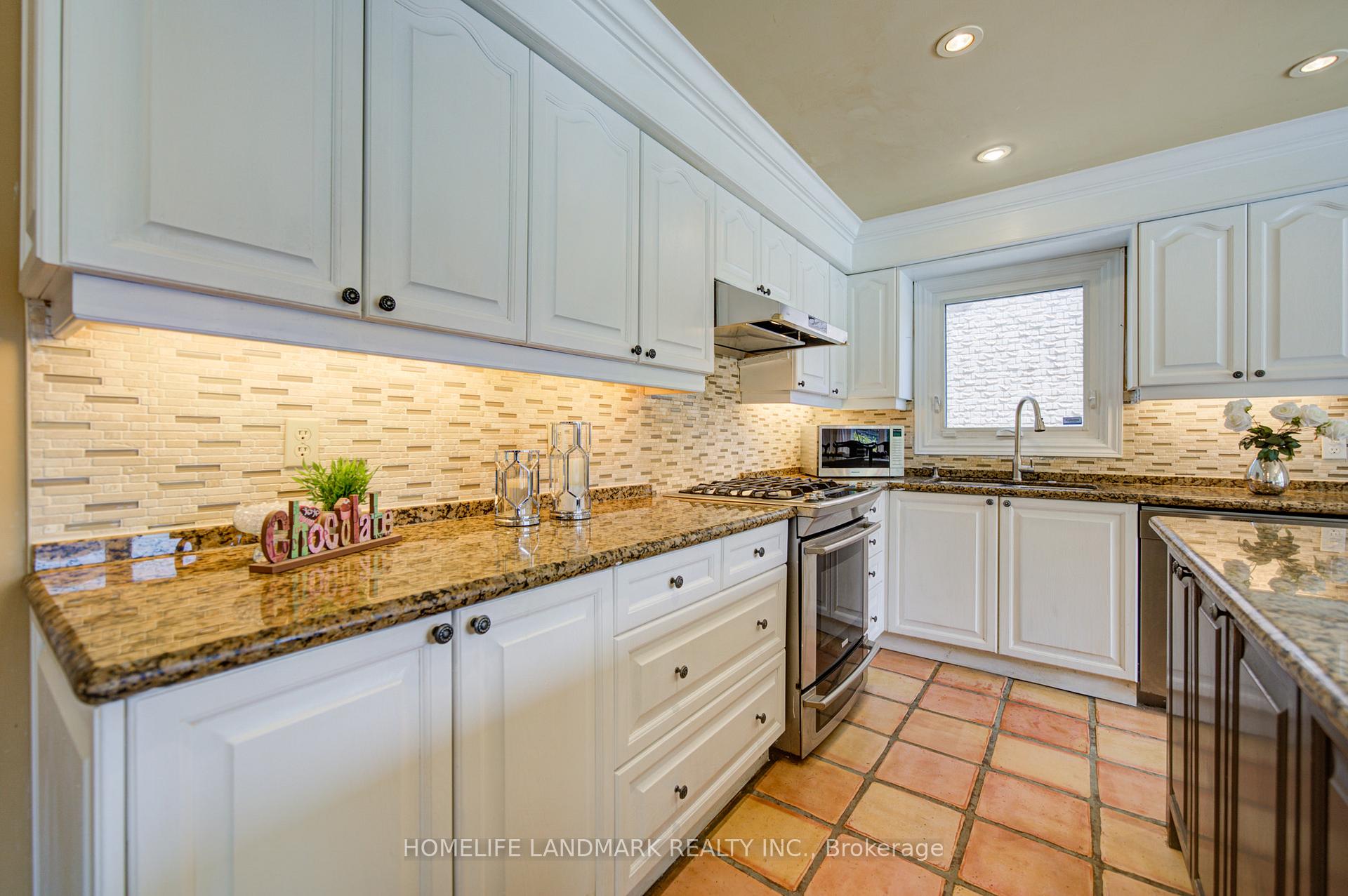 Photo 13 of 375 Manhattan Drive, Markham, Markville — HOMEH