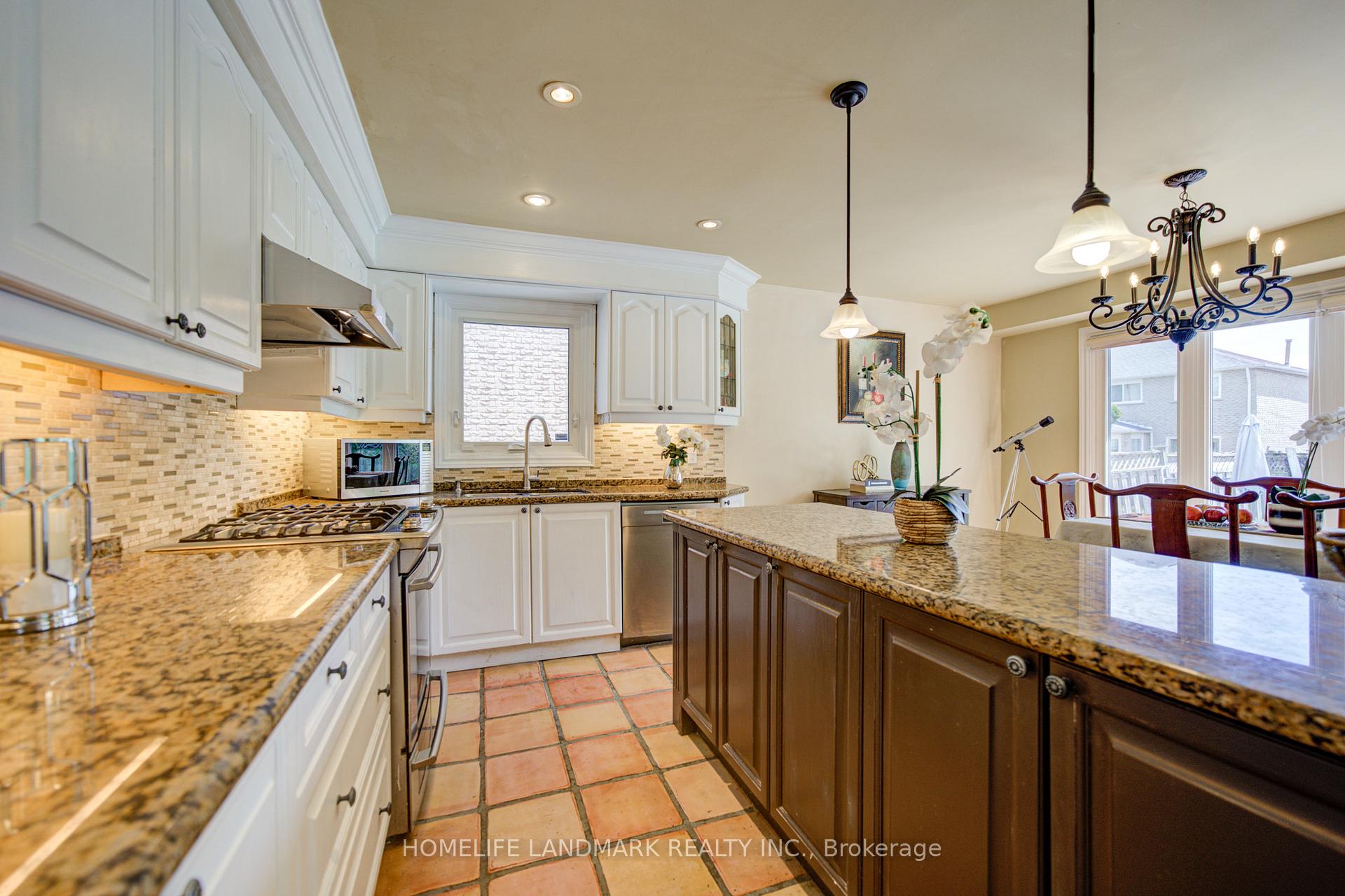 Photo 14 of 375 Manhattan Drive, Markham, Markville — HOMEH